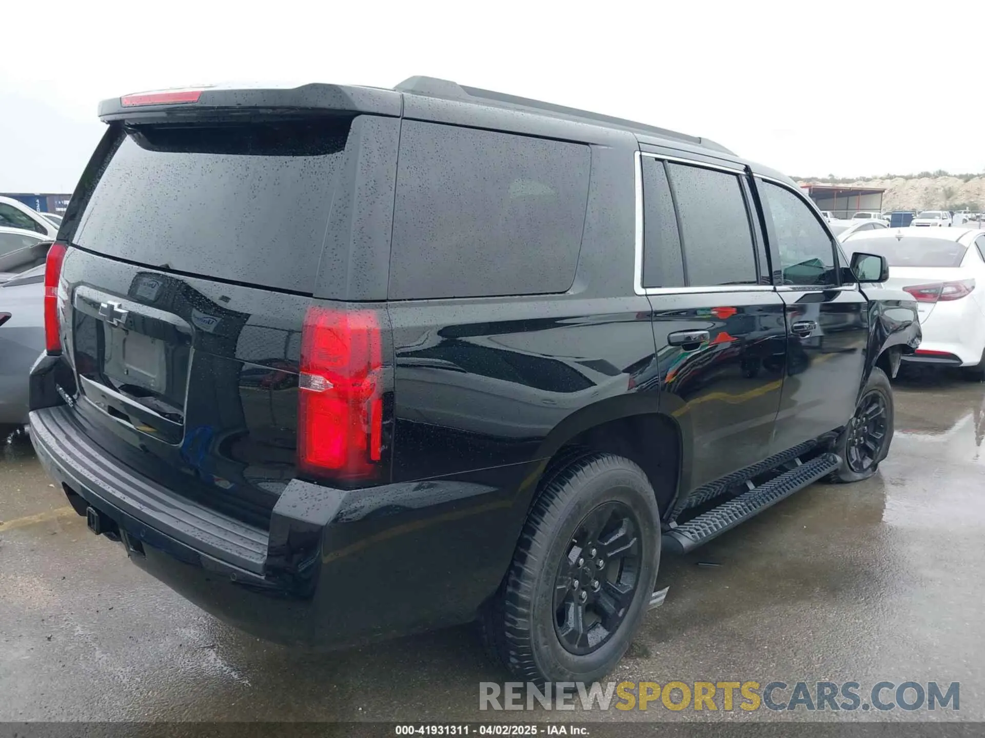 4 Photograph of a damaged car 1GNSCAKC5LR275173 CHEVROLET TAHOE 2020