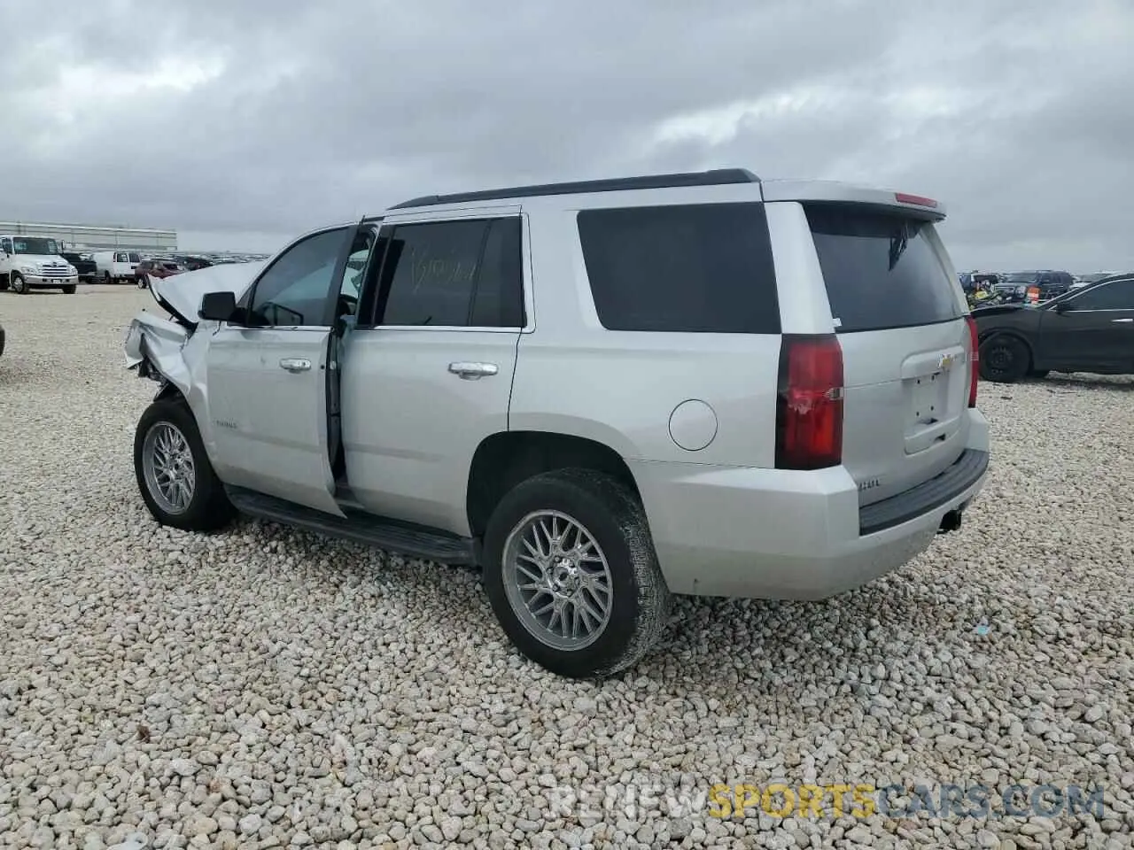 2 Фотография поврежденного автомобиля 1GNSCAKC9LR265813 CHEVROLET TAHOE 2020