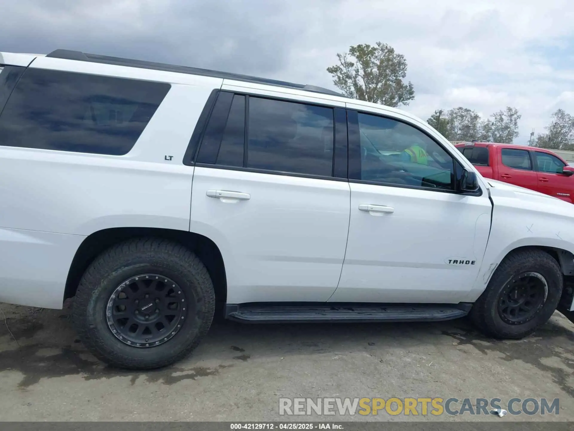 13 Photograph of a damaged car 1GNSCBKC0LR290170 CHEVROLET TAHOE 2020