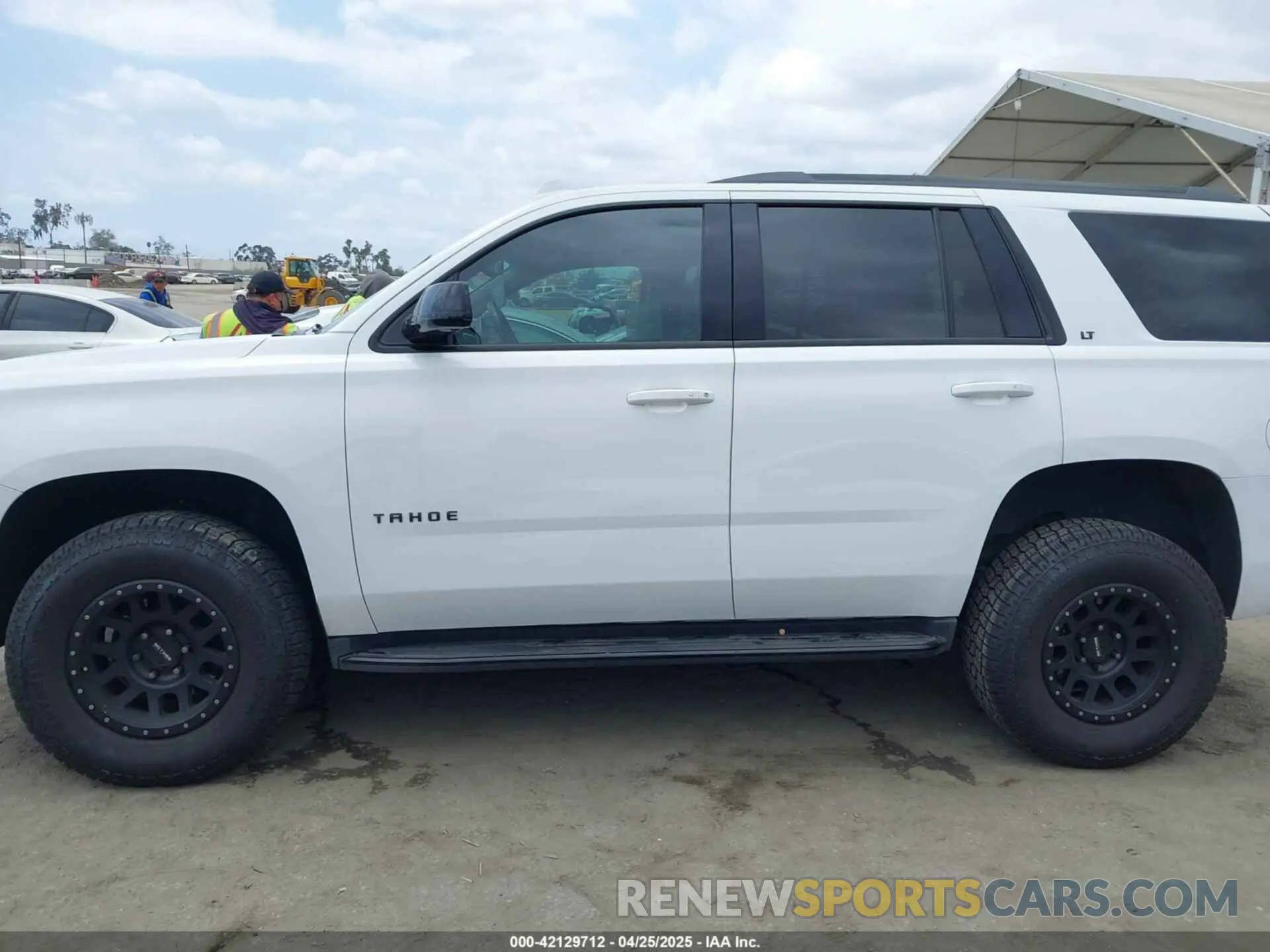 14 Photograph of a damaged car 1GNSCBKC0LR290170 CHEVROLET TAHOE 2020