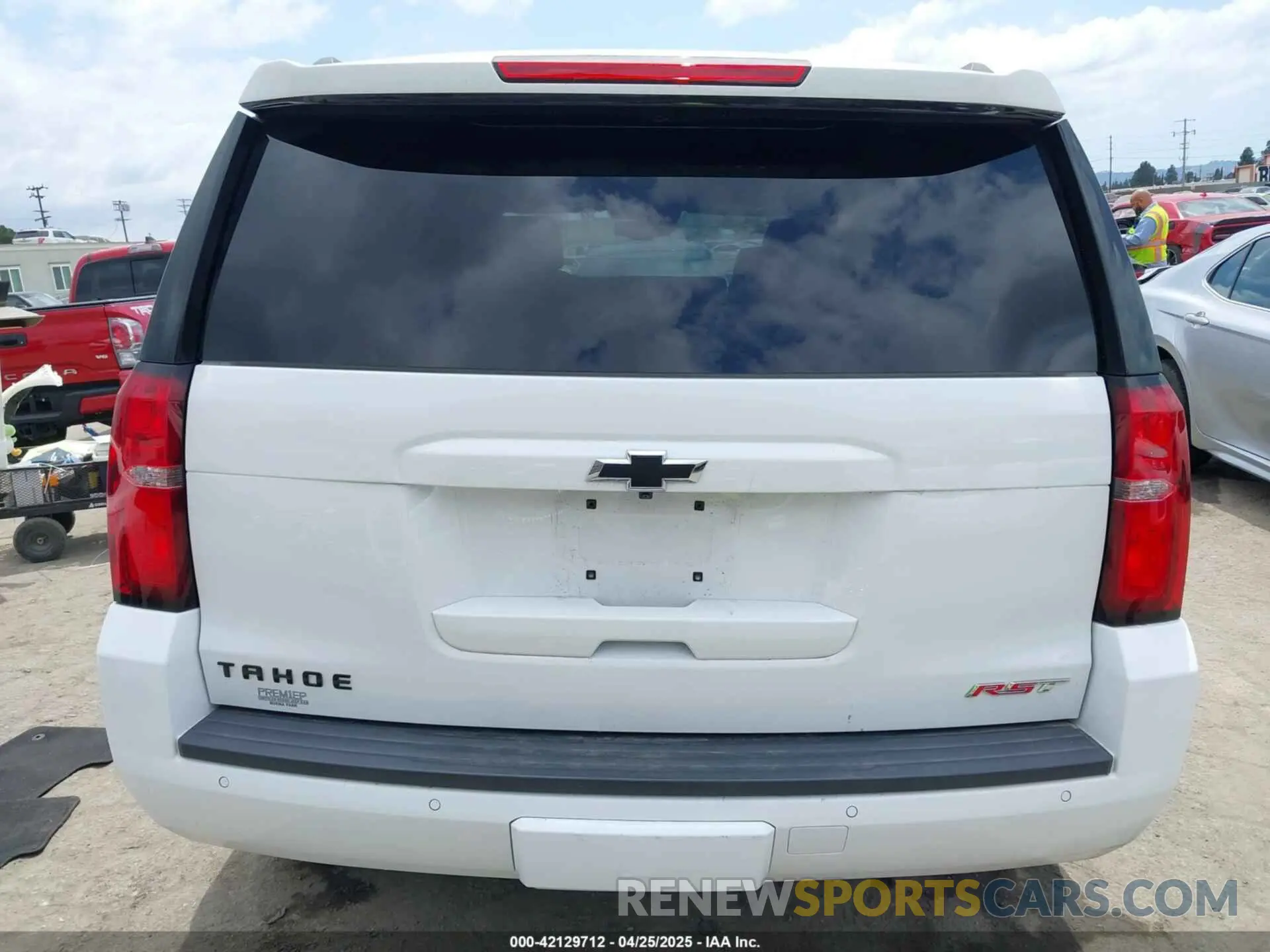16 Photograph of a damaged car 1GNSCBKC0LR290170 CHEVROLET TAHOE 2020