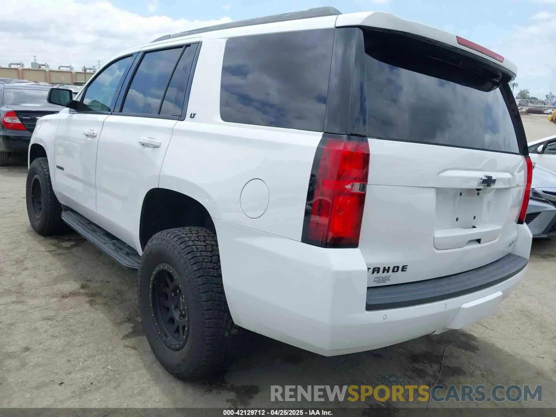 3 Photograph of a damaged car 1GNSCBKC0LR290170 CHEVROLET TAHOE 2020