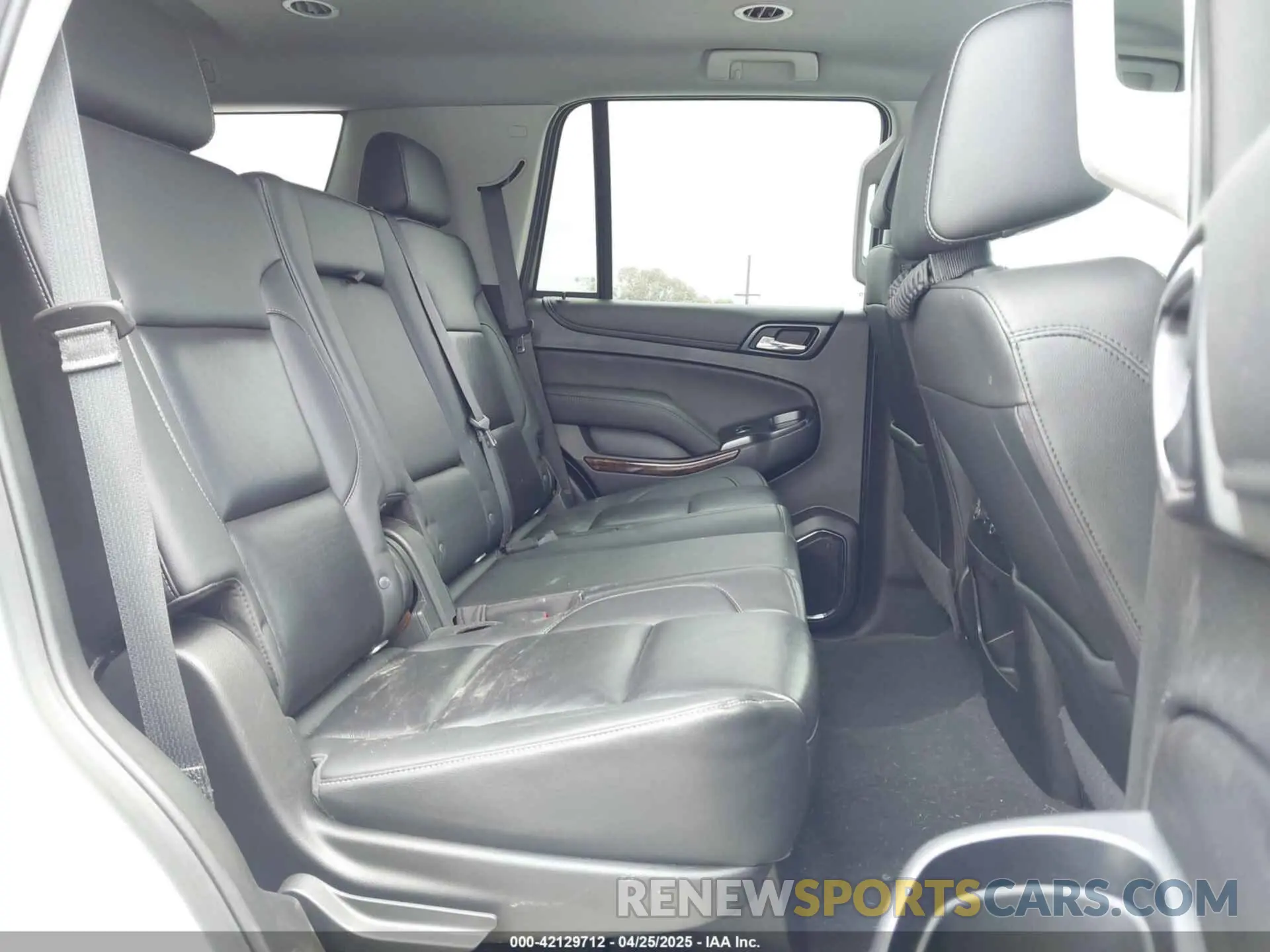 8 Photograph of a damaged car 1GNSCBKC0LR290170 CHEVROLET TAHOE 2020