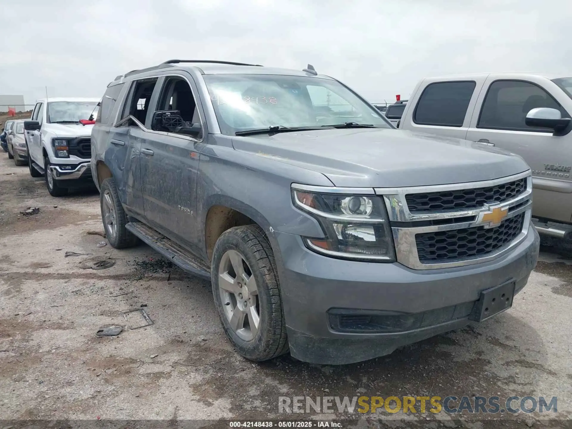 1 Photograph of a damaged car 1GNSCBKC1LR103972 CHEVROLET TAHOE 2020