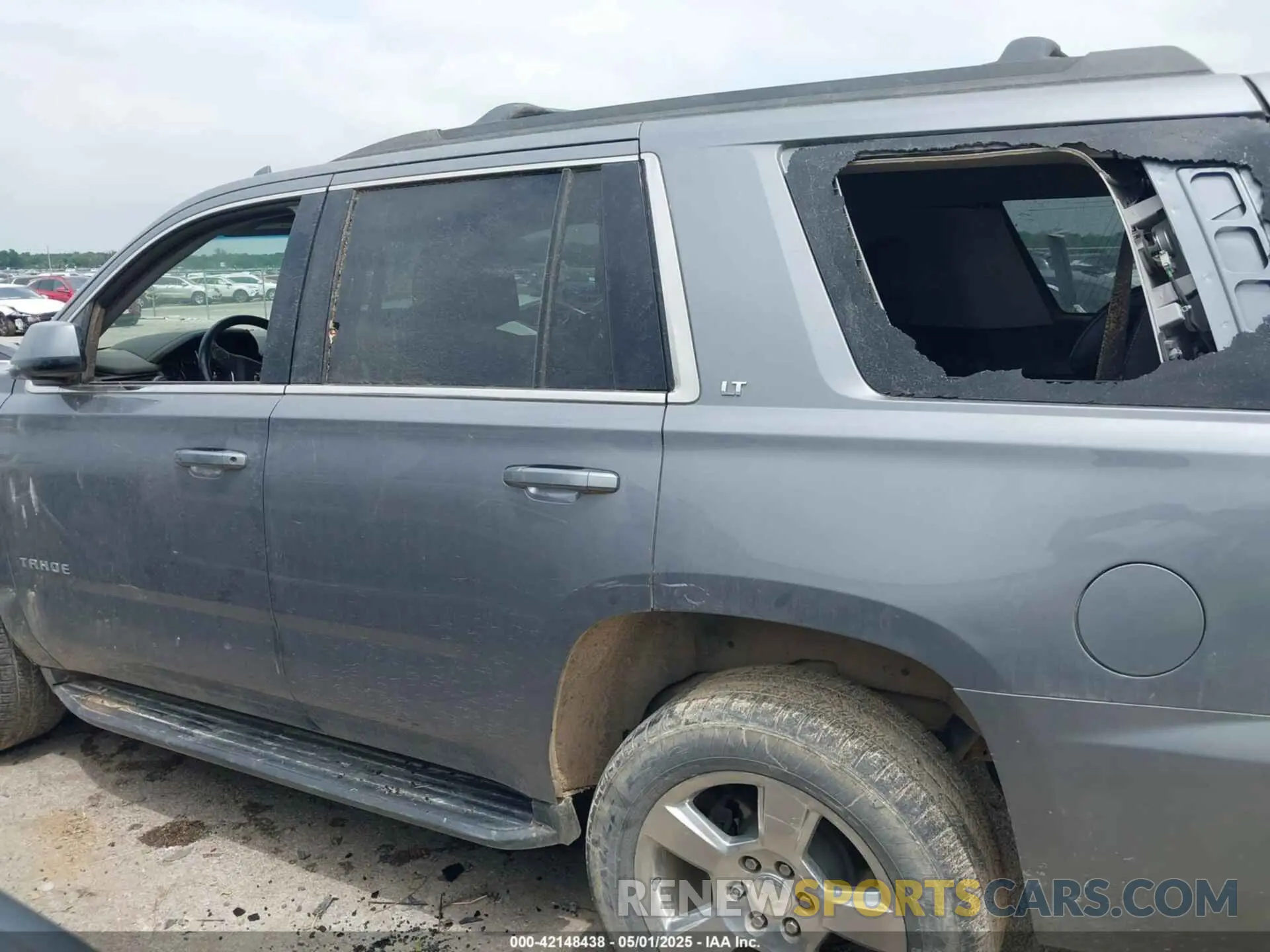 14 Photograph of a damaged car 1GNSCBKC1LR103972 CHEVROLET TAHOE 2020