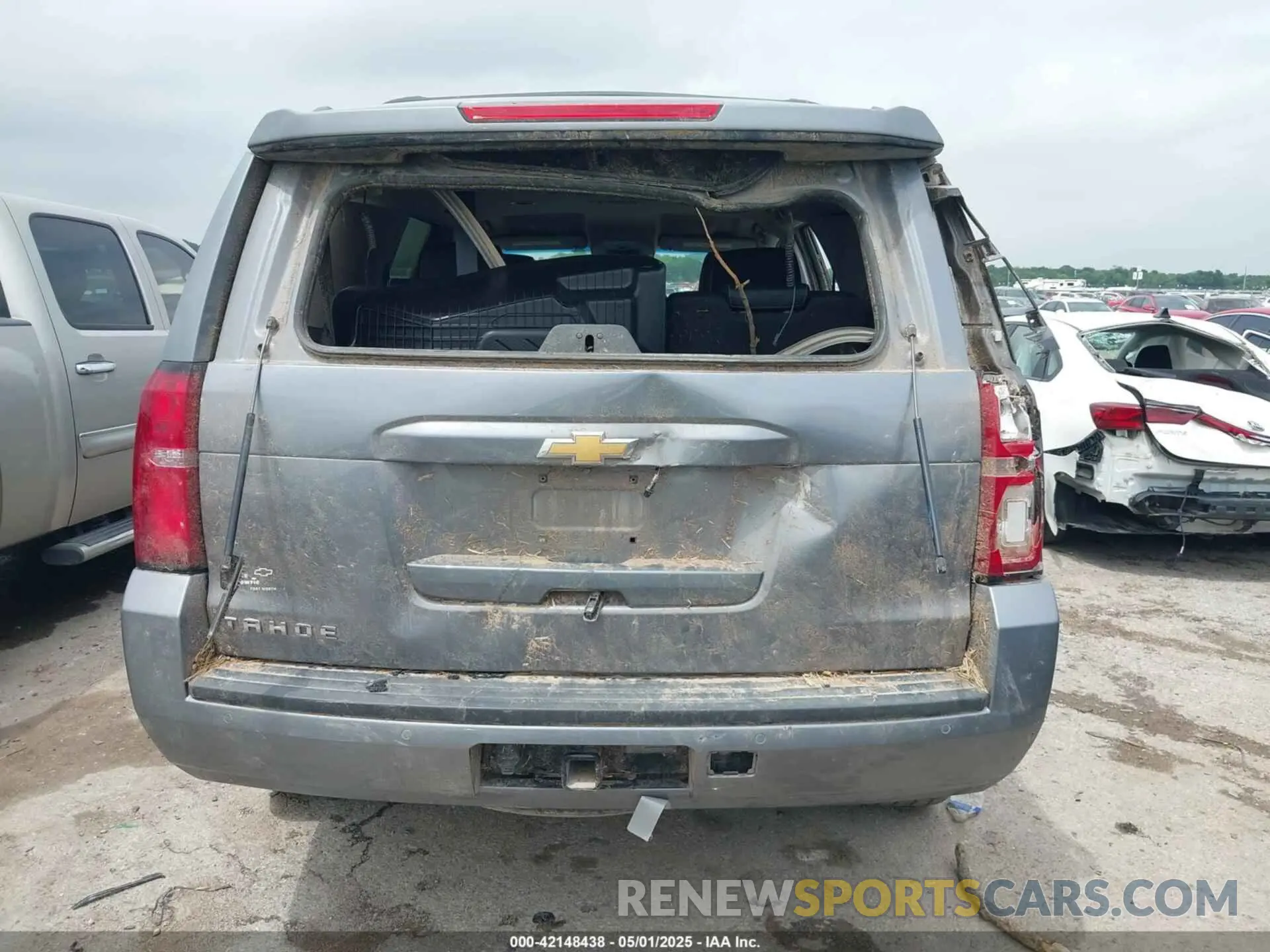 16 Photograph of a damaged car 1GNSCBKC1LR103972 CHEVROLET TAHOE 2020