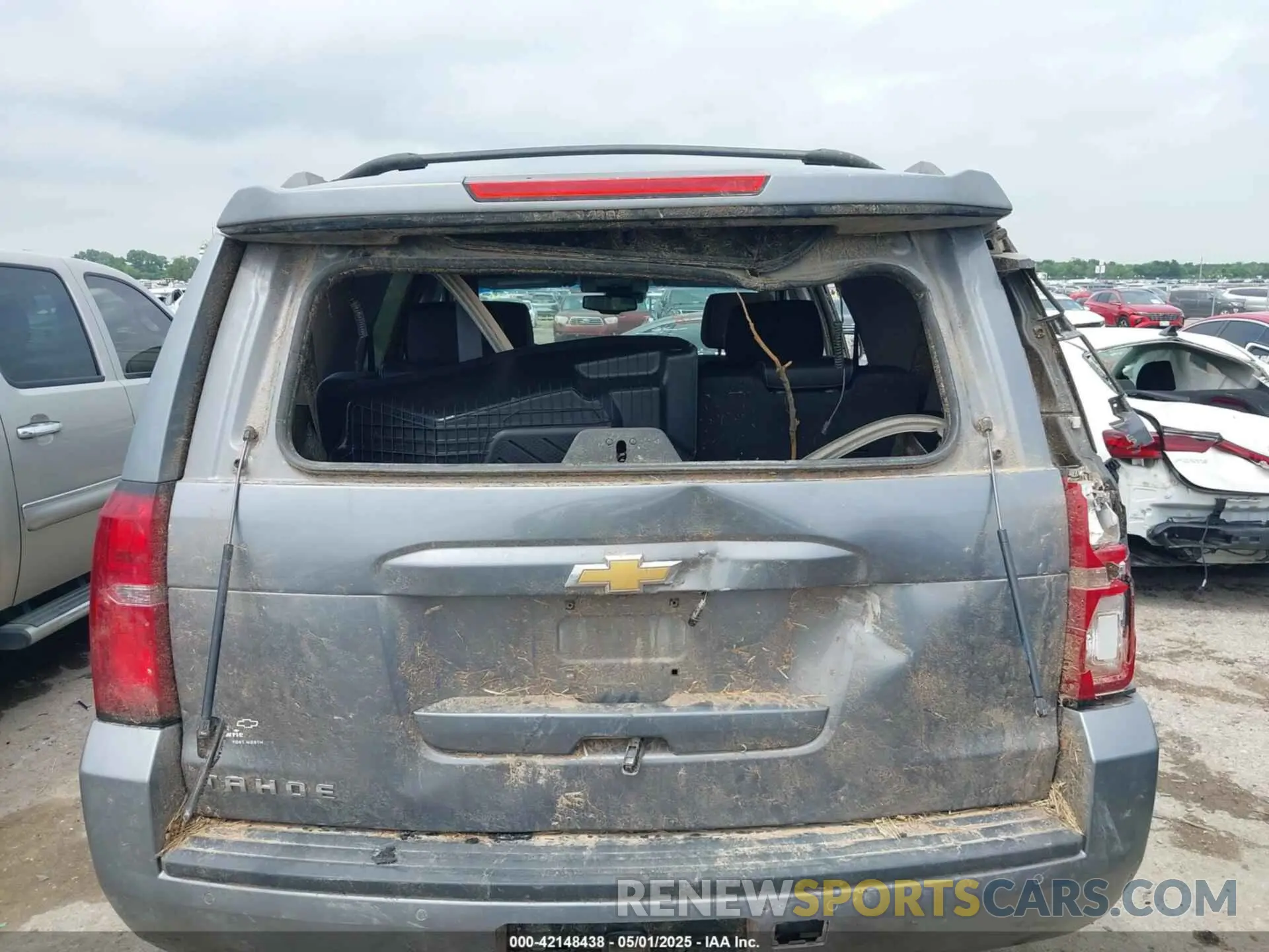17 Photograph of a damaged car 1GNSCBKC1LR103972 CHEVROLET TAHOE 2020