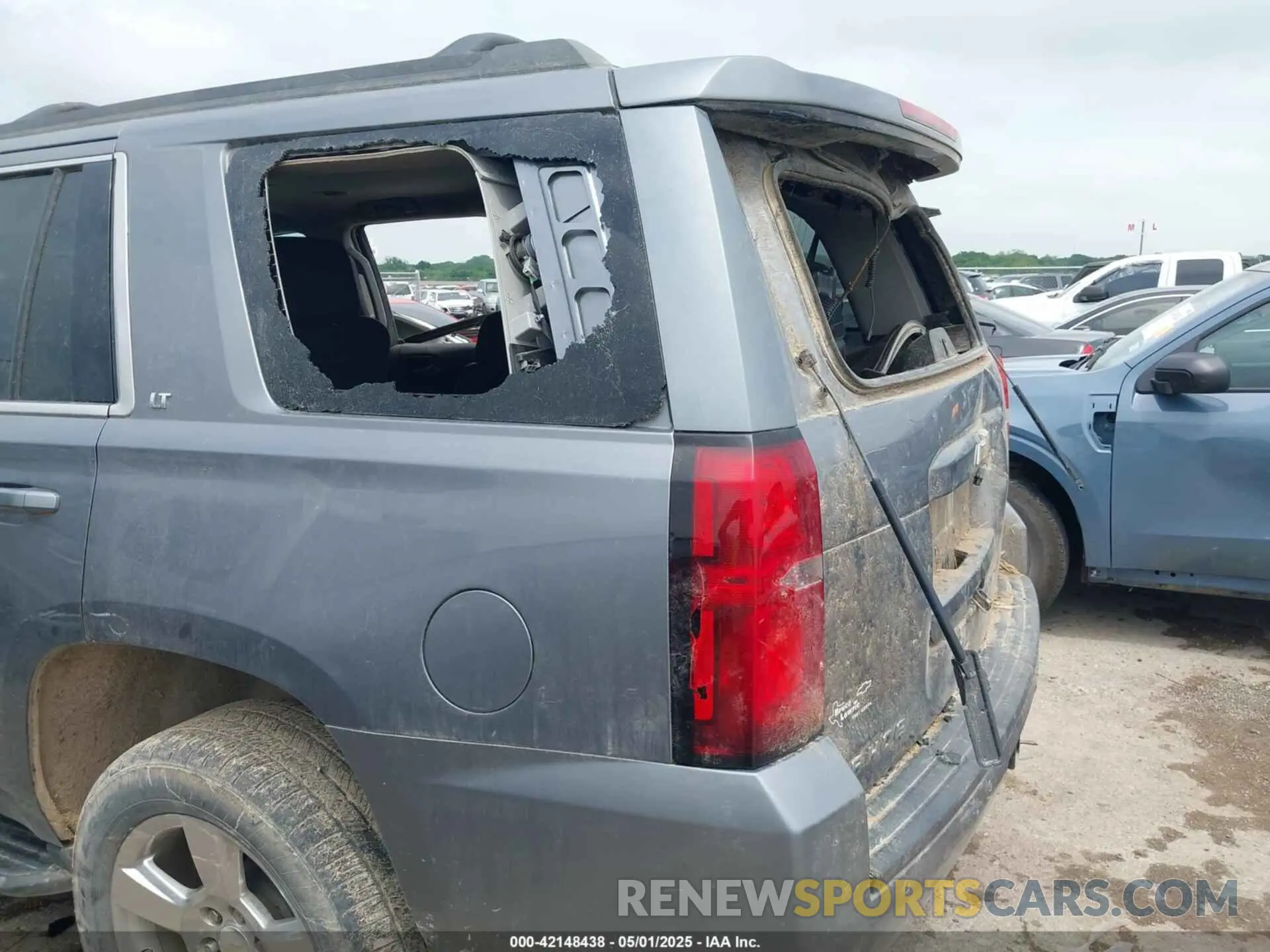 18 Photograph of a damaged car 1GNSCBKC1LR103972 CHEVROLET TAHOE 2020