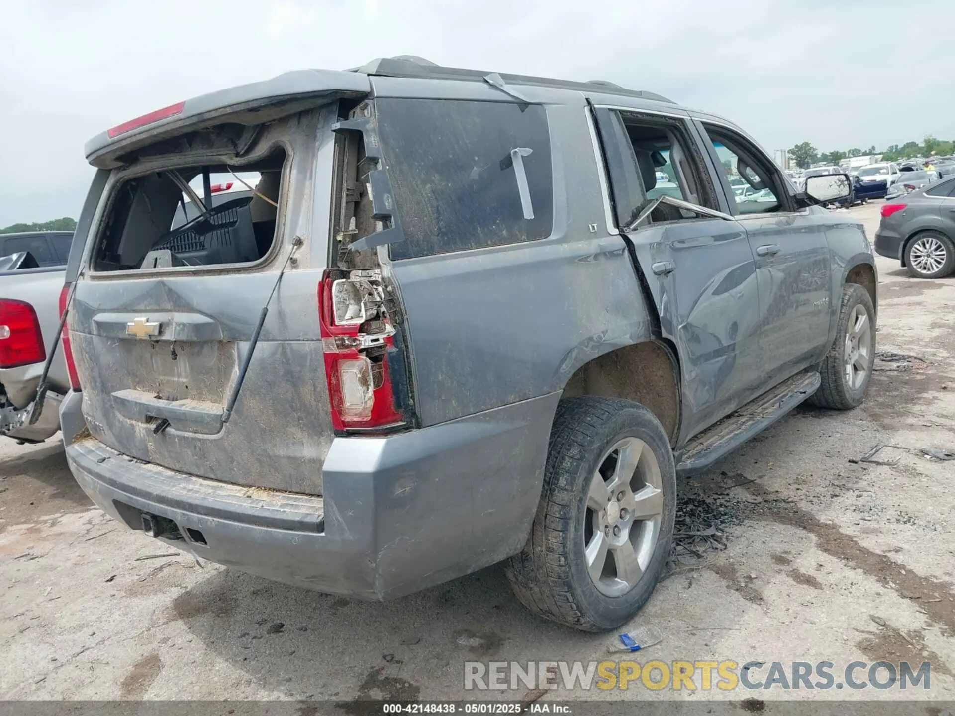 4 Photograph of a damaged car 1GNSCBKC1LR103972 CHEVROLET TAHOE 2020