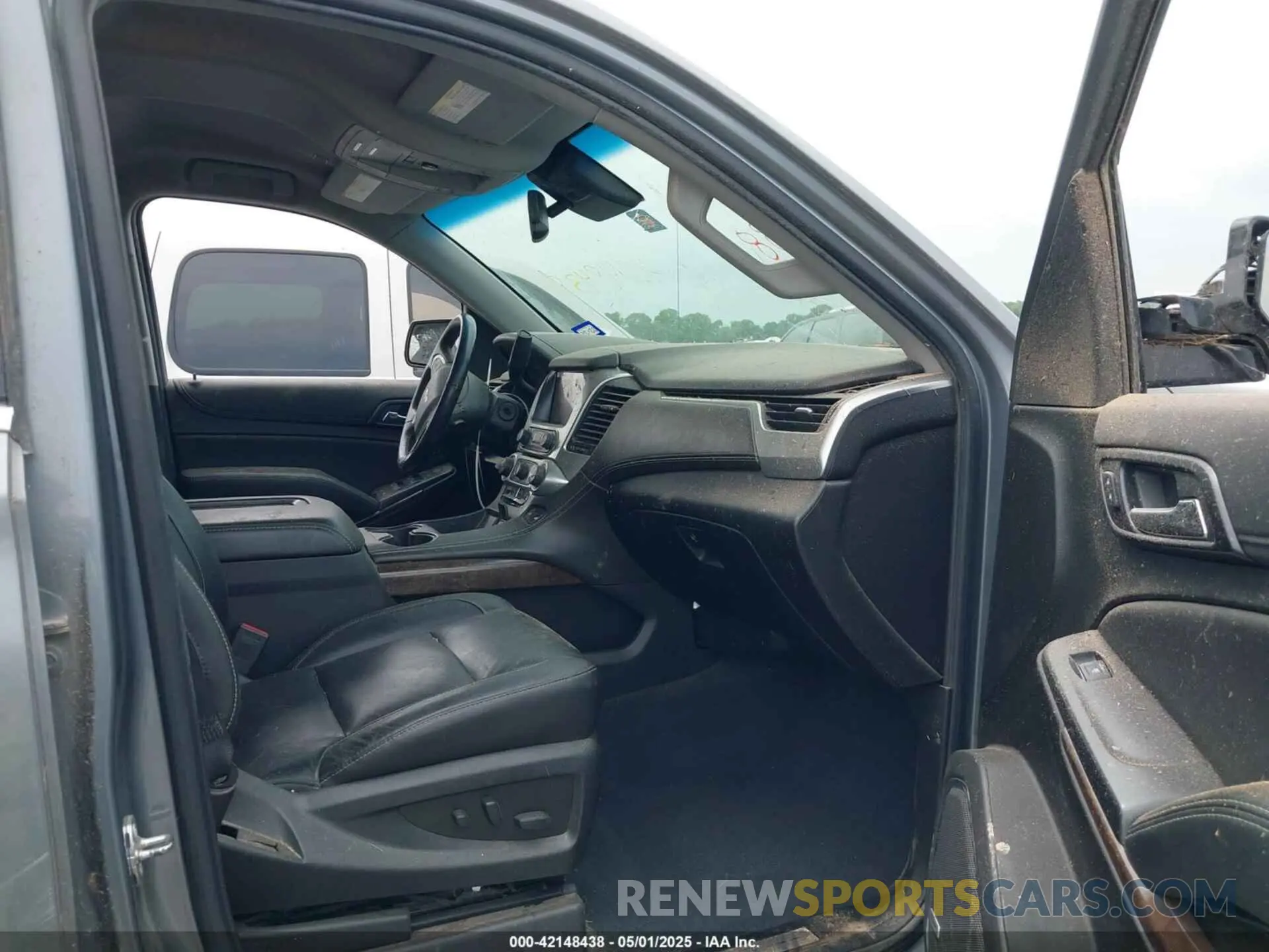 5 Photograph of a damaged car 1GNSCBKC1LR103972 CHEVROLET TAHOE 2020