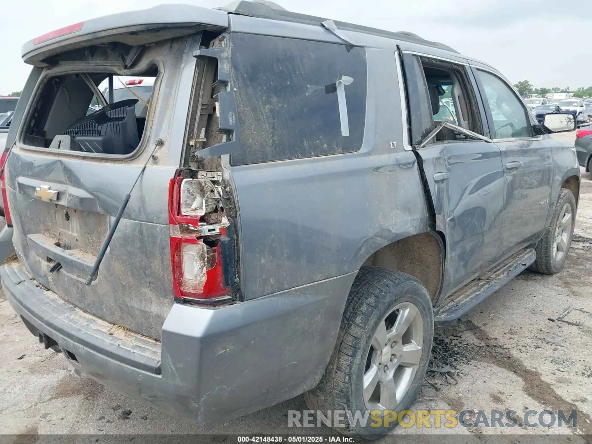 6 Photograph of a damaged car 1GNSCBKC1LR103972 CHEVROLET TAHOE 2020