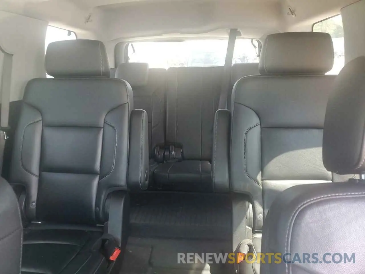 10 Photograph of a damaged car 1GNSCBKC3LR164904 CHEVROLET TAHOE 2020