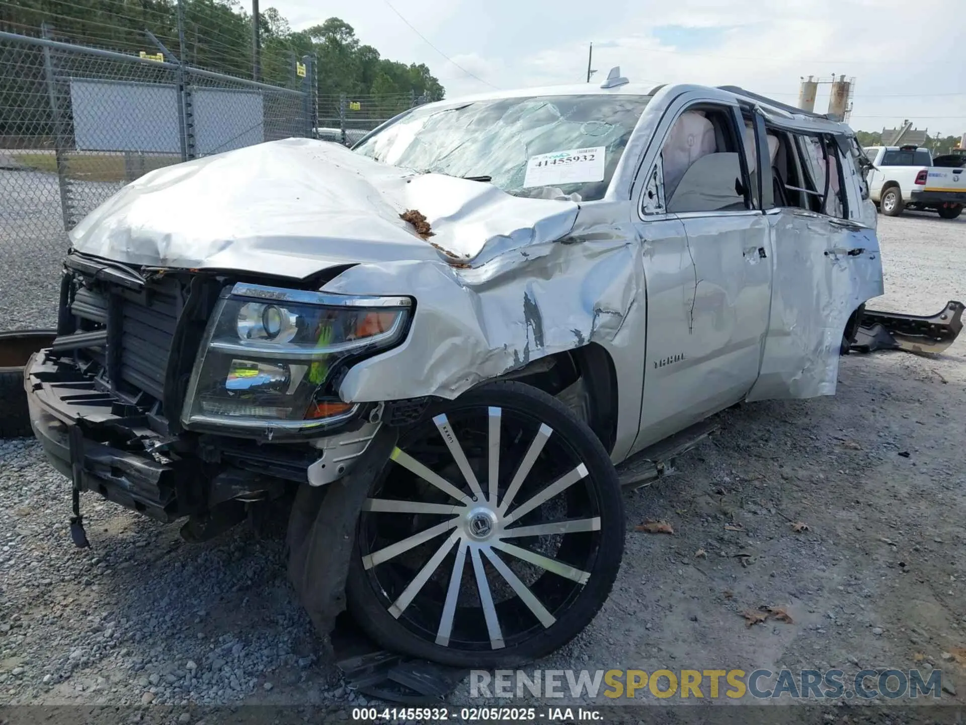 2 Photograph of a damaged car 1GNSCBKC8LR221971 CHEVROLET TAHOE 2020