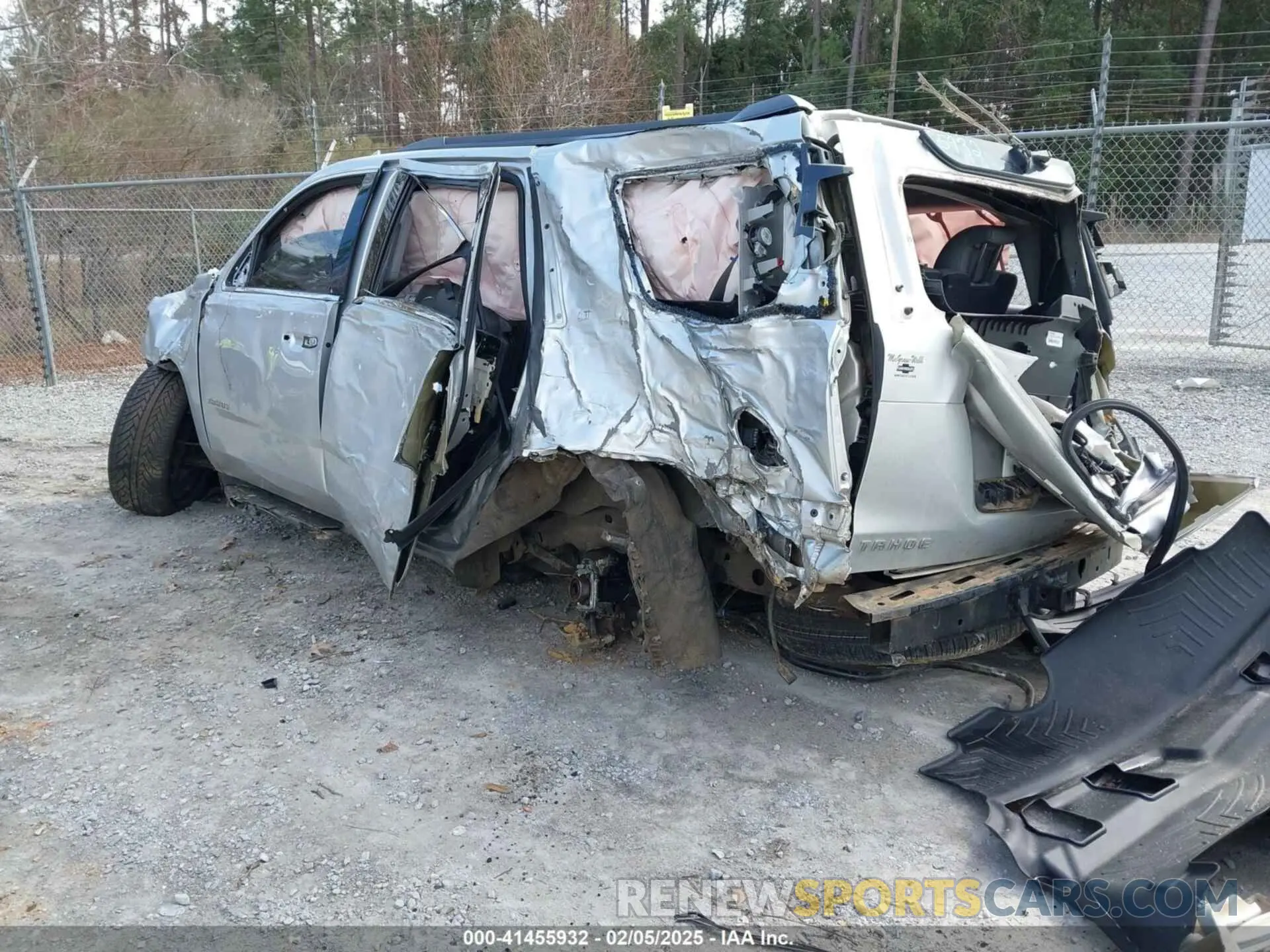 3 Photograph of a damaged car 1GNSCBKC8LR221971 CHEVROLET TAHOE 2020