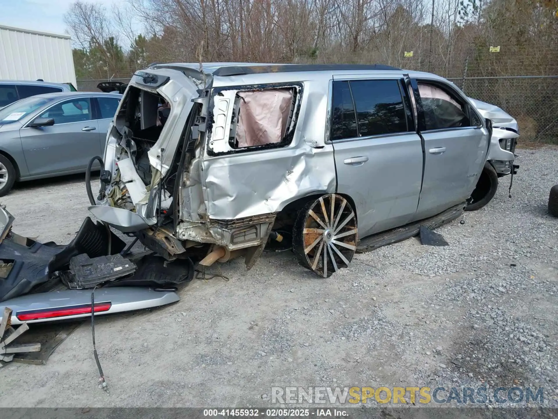 4 Photograph of a damaged car 1GNSCBKC8LR221971 CHEVROLET TAHOE 2020