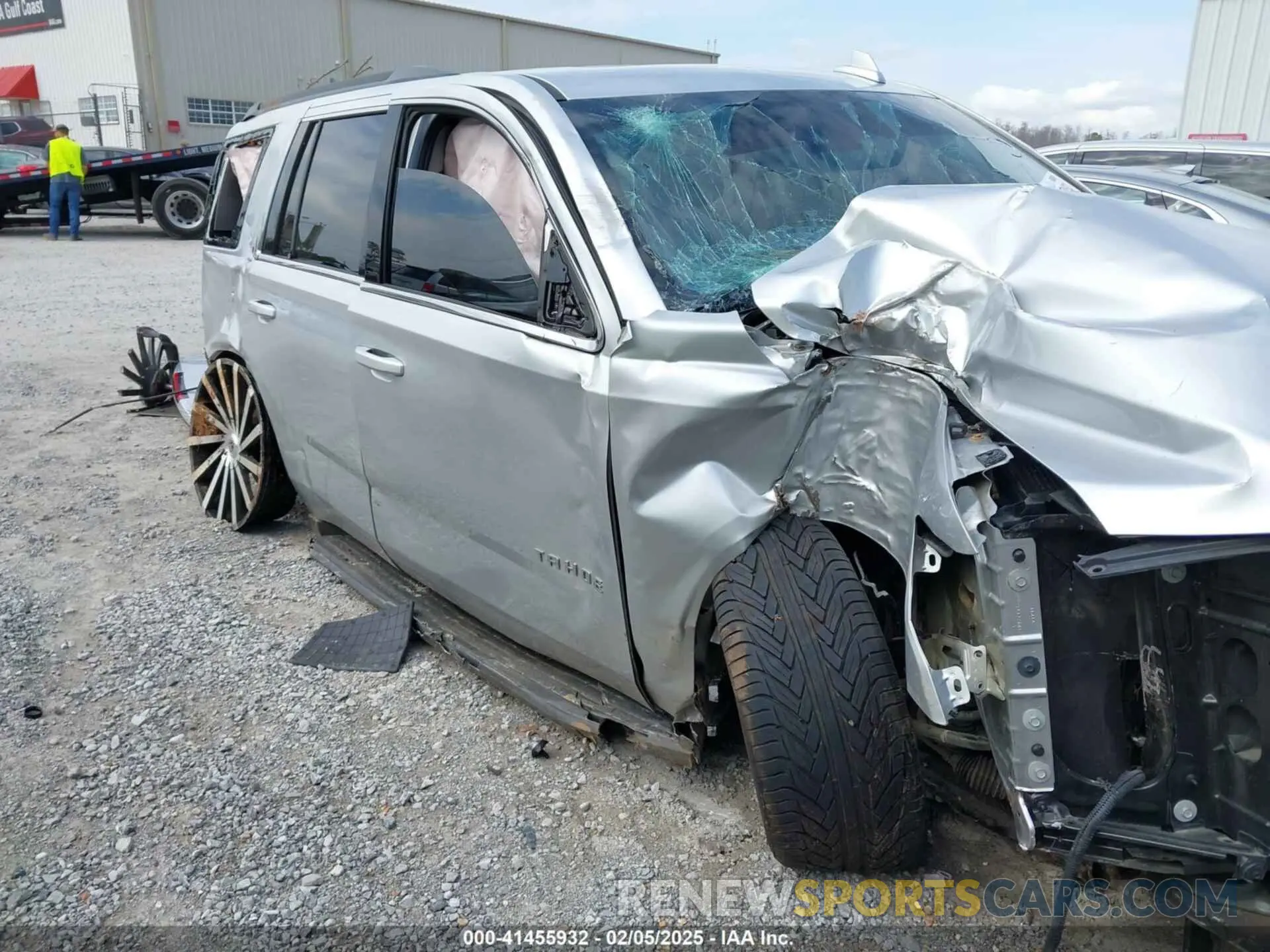 6 Photograph of a damaged car 1GNSCBKC8LR221971 CHEVROLET TAHOE 2020