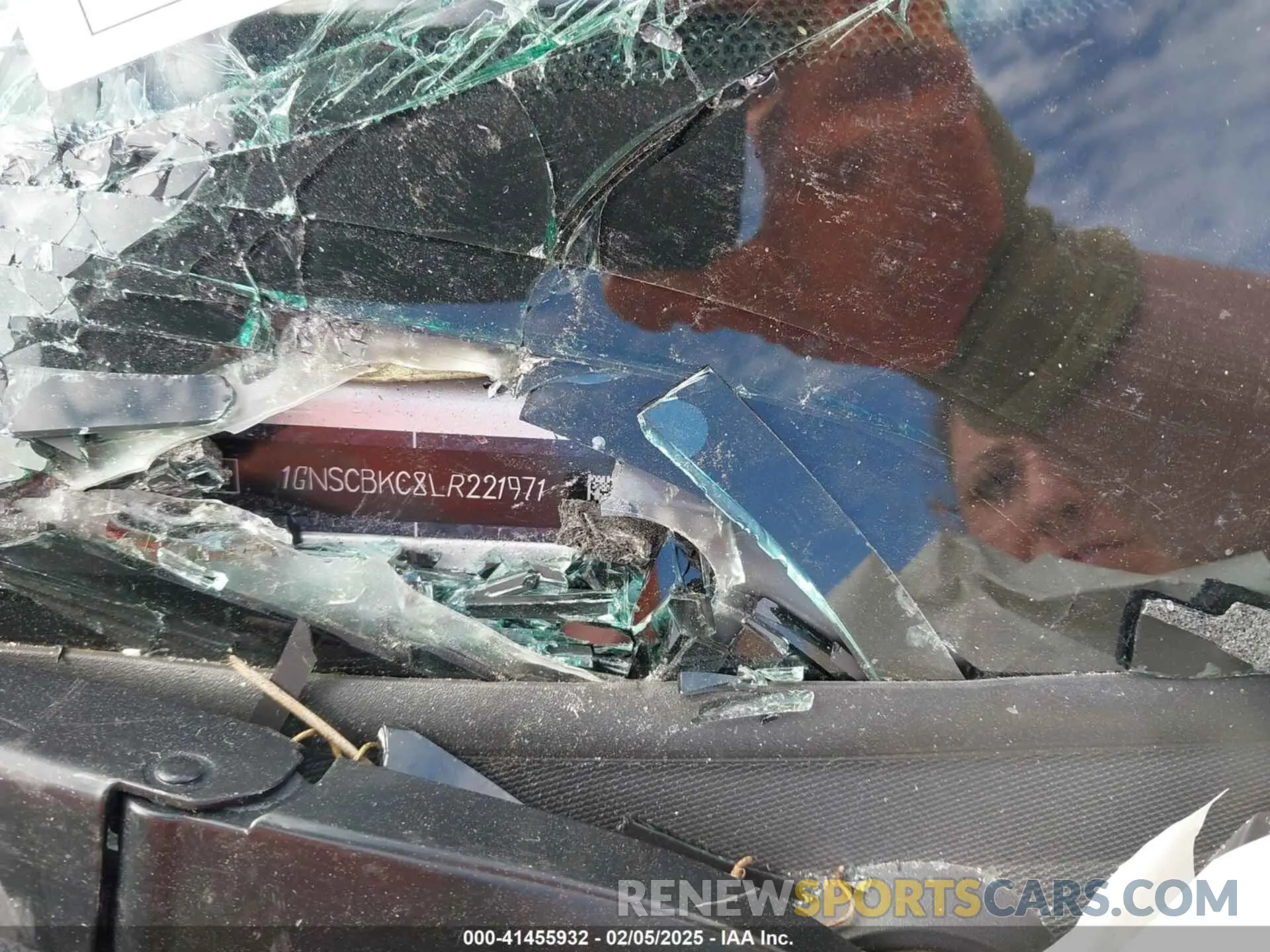 9 Photograph of a damaged car 1GNSCBKC8LR221971 CHEVROLET TAHOE 2020