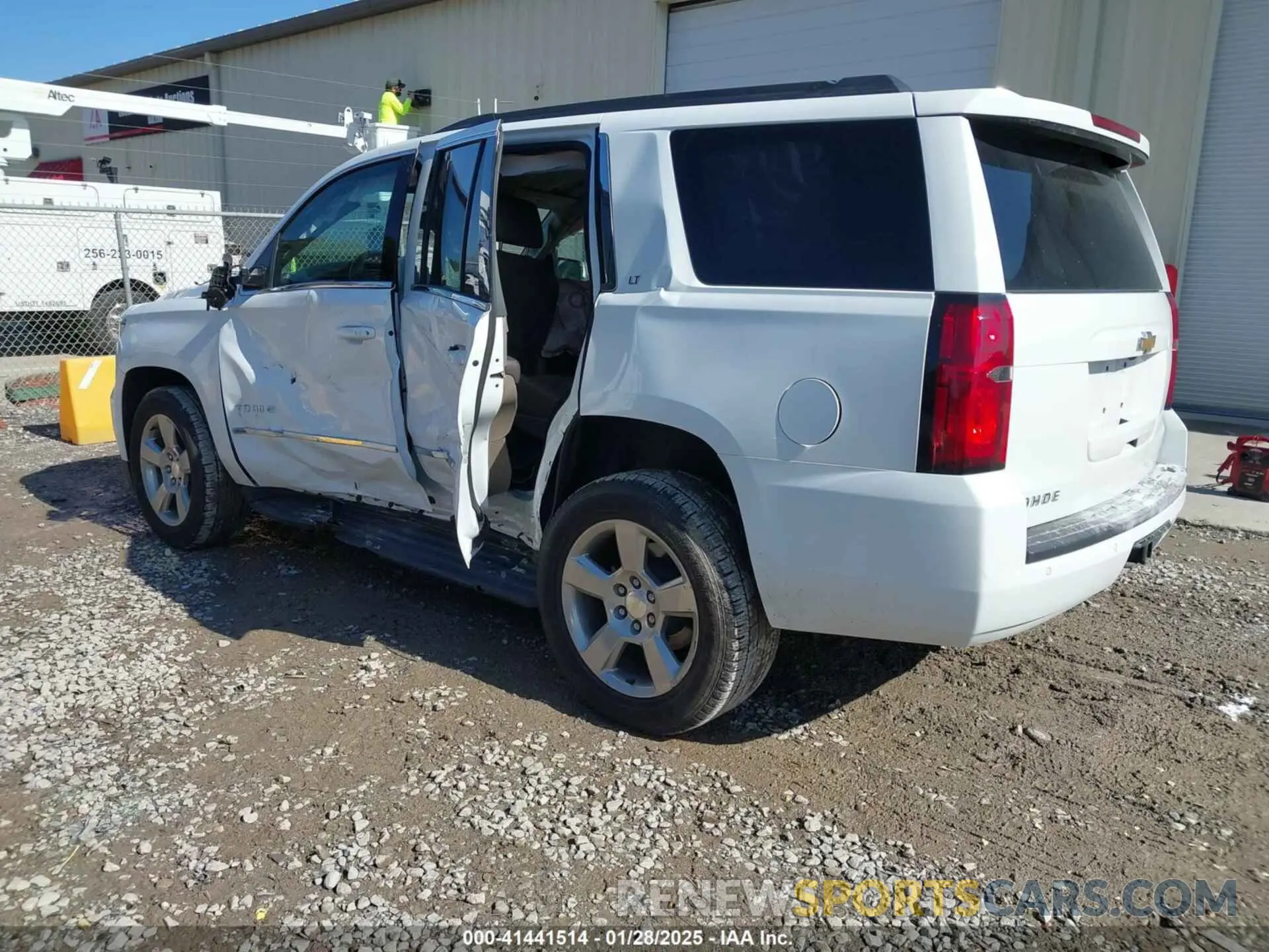 3 Photograph of a damaged car 1GNSCBKCXLR289172 CHEVROLET TAHOE 2020