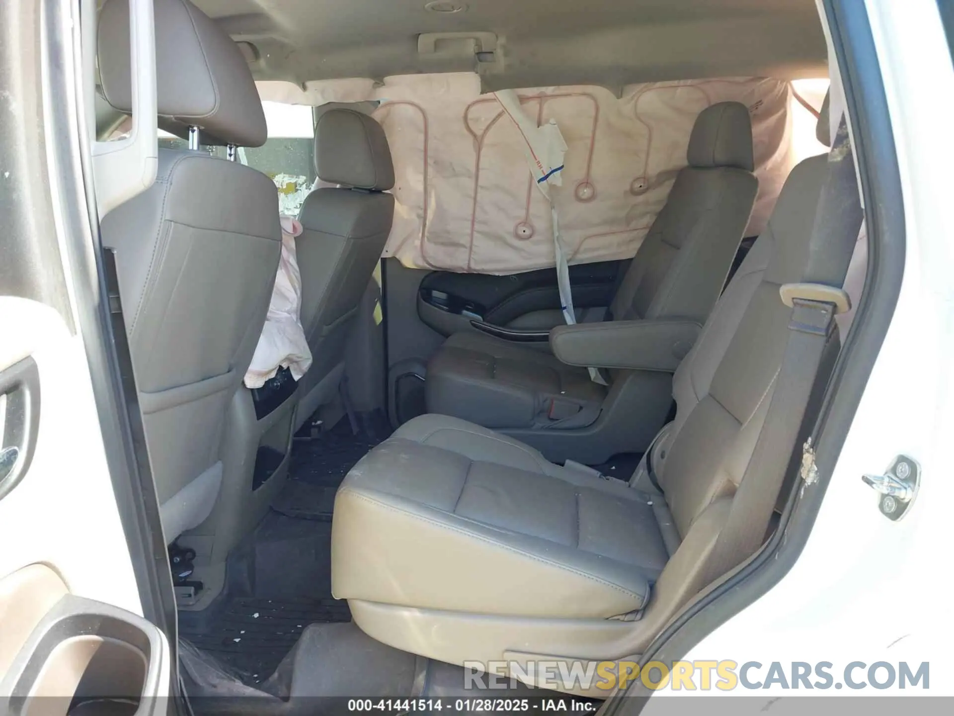 8 Photograph of a damaged car 1GNSCBKCXLR289172 CHEVROLET TAHOE 2020