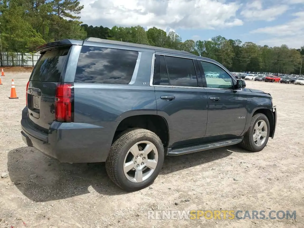 3 Фотография поврежденного автомобиля 1GNSKBKC0LR200082 CHEVROLET TAHOE 2020