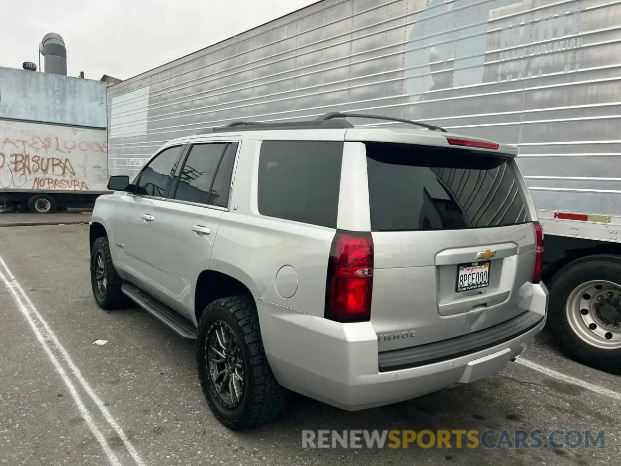 3 Фотография поврежденного автомобиля 1GNSKBKC1LR190260 CHEVROLET TAHOE 2020