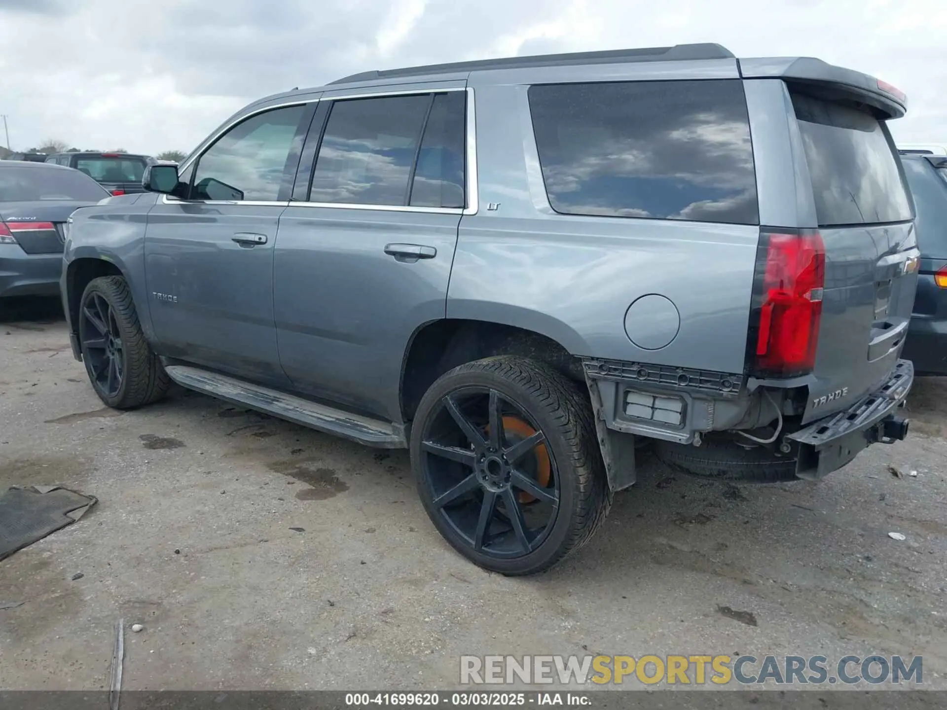 3 Фотография поврежденного автомобиля 1GNSKBKC4LR164705 CHEVROLET TAHOE 2020