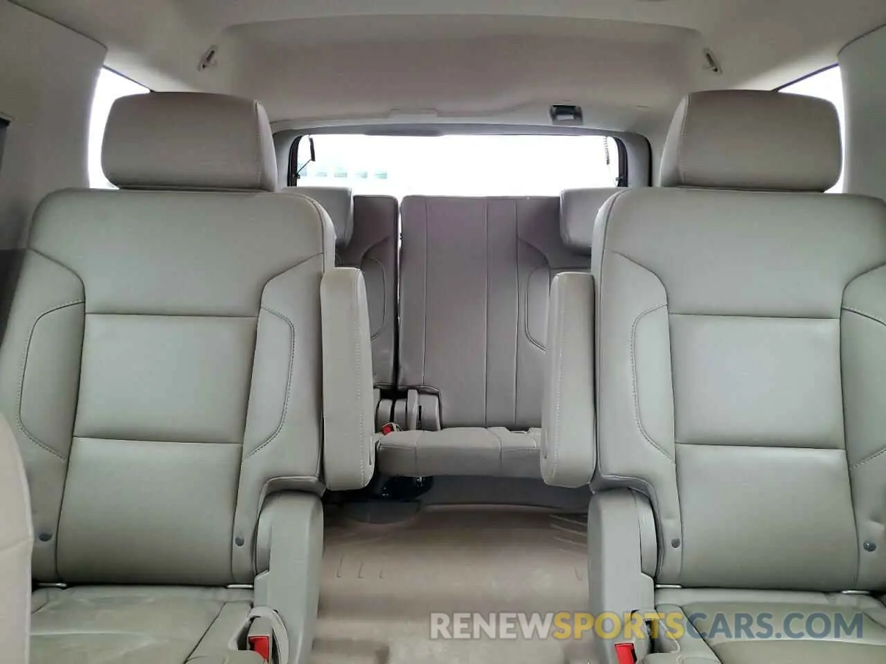 10 Photograph of a damaged car 1GNSKBKC4LR230220 CHEVROLET TAHOE 2020