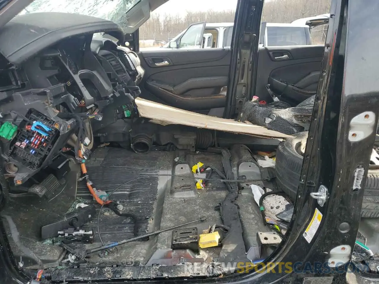 7 Фотография поврежденного автомобиля 1GNSKBKC5LR152577 CHEVROLET TAHOE 2020