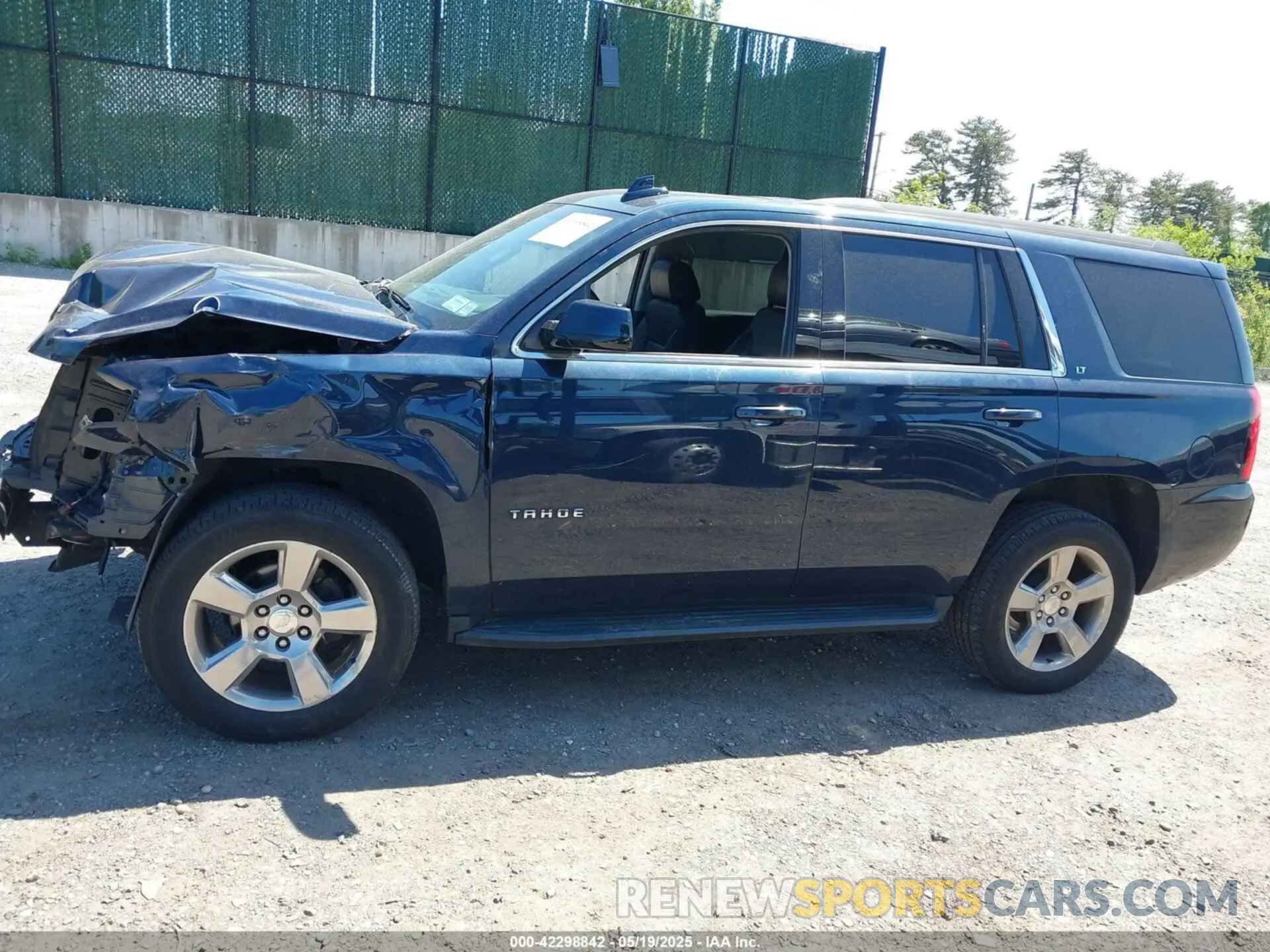 14 Photograph of a damaged car 1GNSKBKC6LR239081 CHEVROLET TAHOE 2020