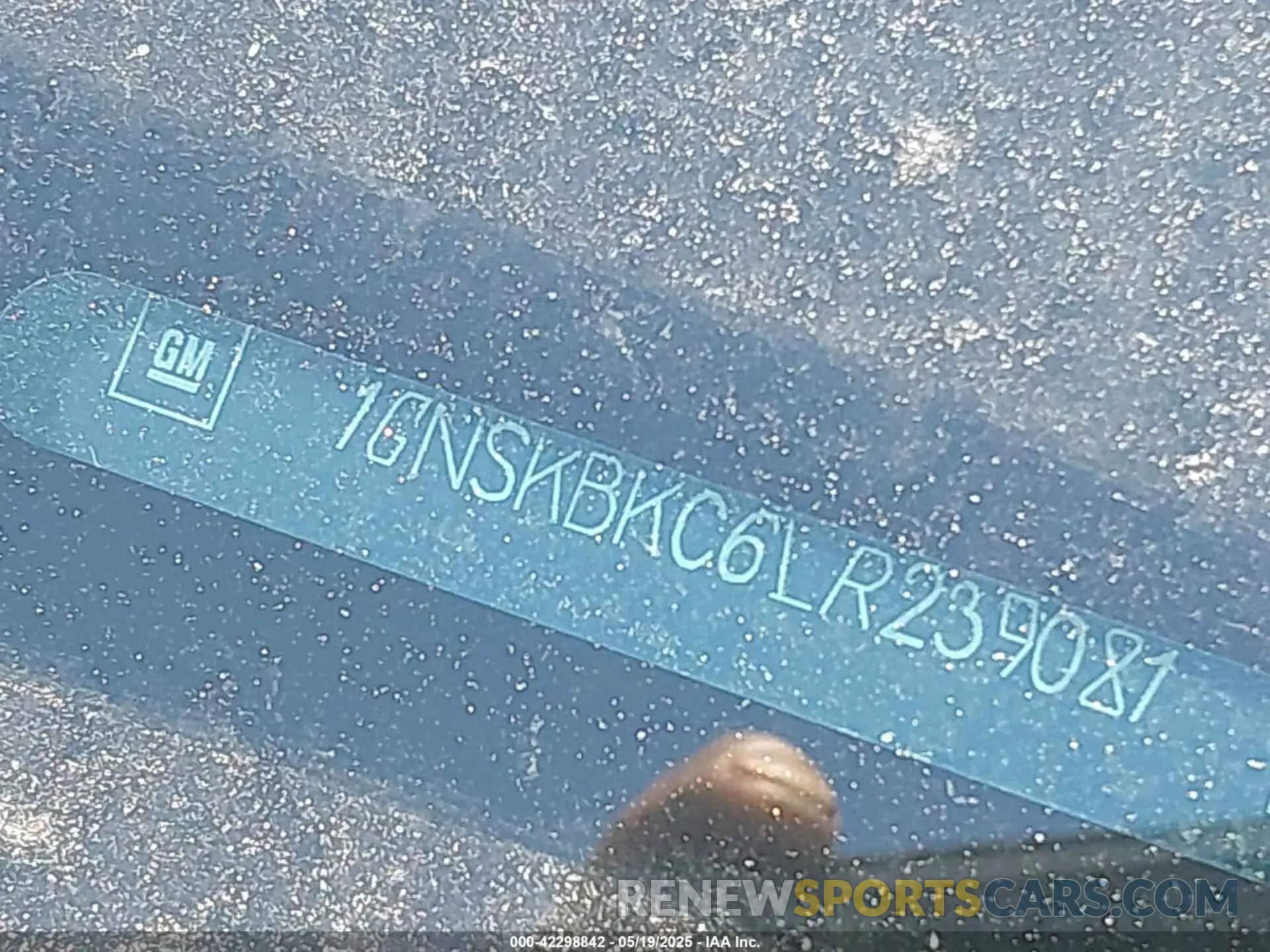 18 Photograph of a damaged car 1GNSKBKC6LR239081 CHEVROLET TAHOE 2020
