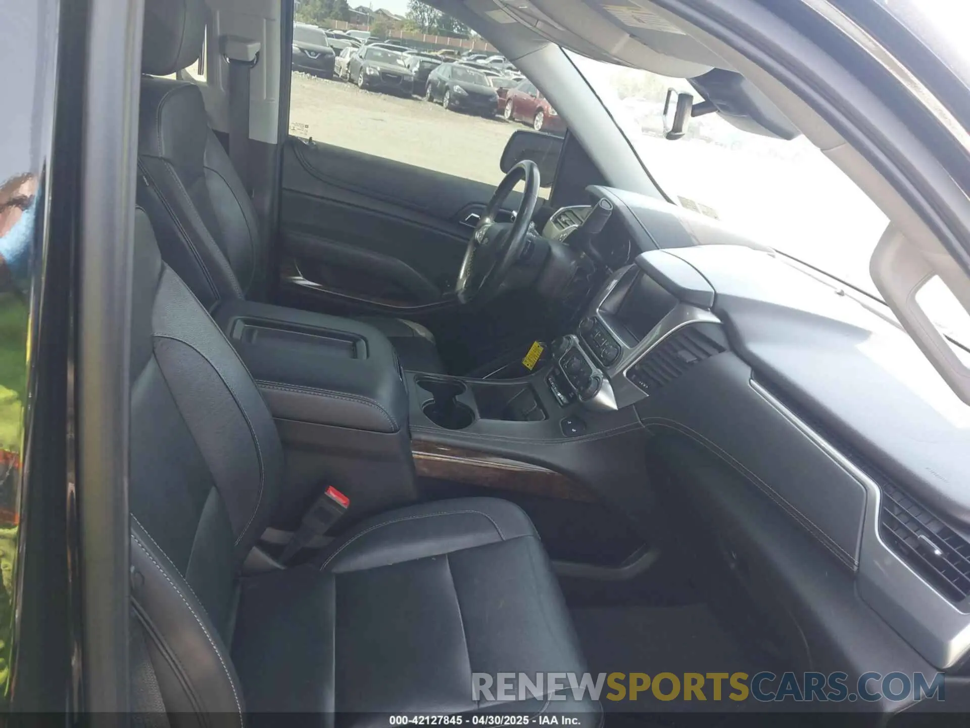 5 Photograph of a damaged car 1GNSKBKCXLR255963 CHEVROLET TAHOE 2020
