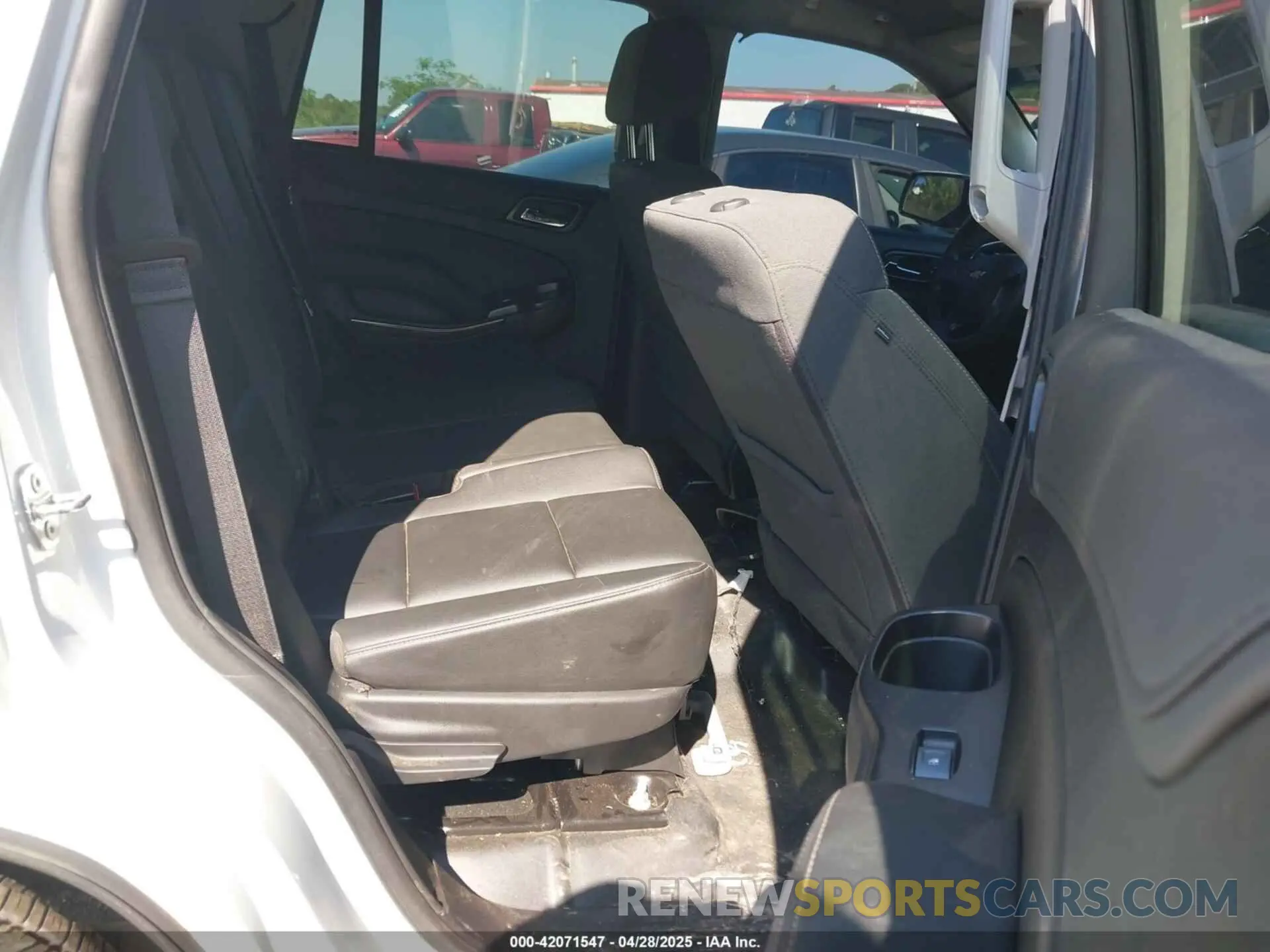 8 Фотография поврежденного автомобиля 1GNSKDEC7LR124772 CHEVROLET TAHOE 2020