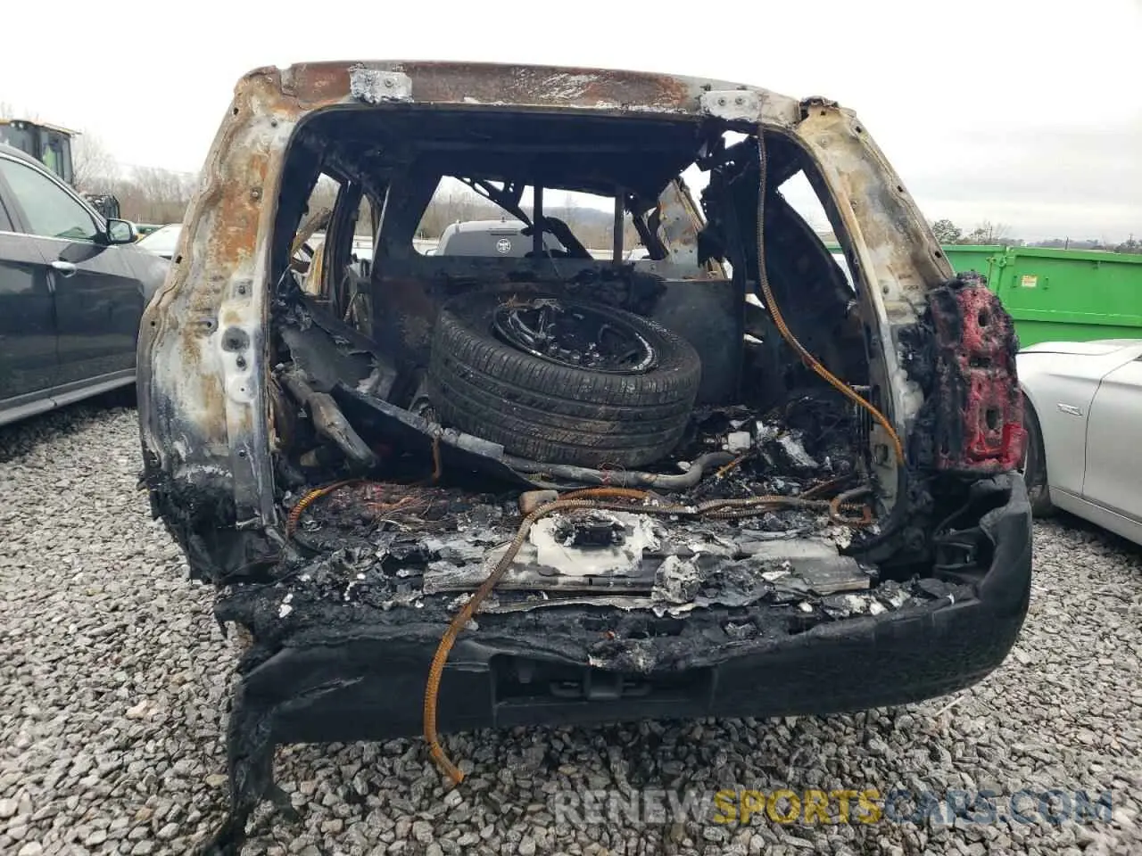 6 Photograph of a damaged car 1GNSKDEC8LR123128 CHEVROLET TAHOE 2020
