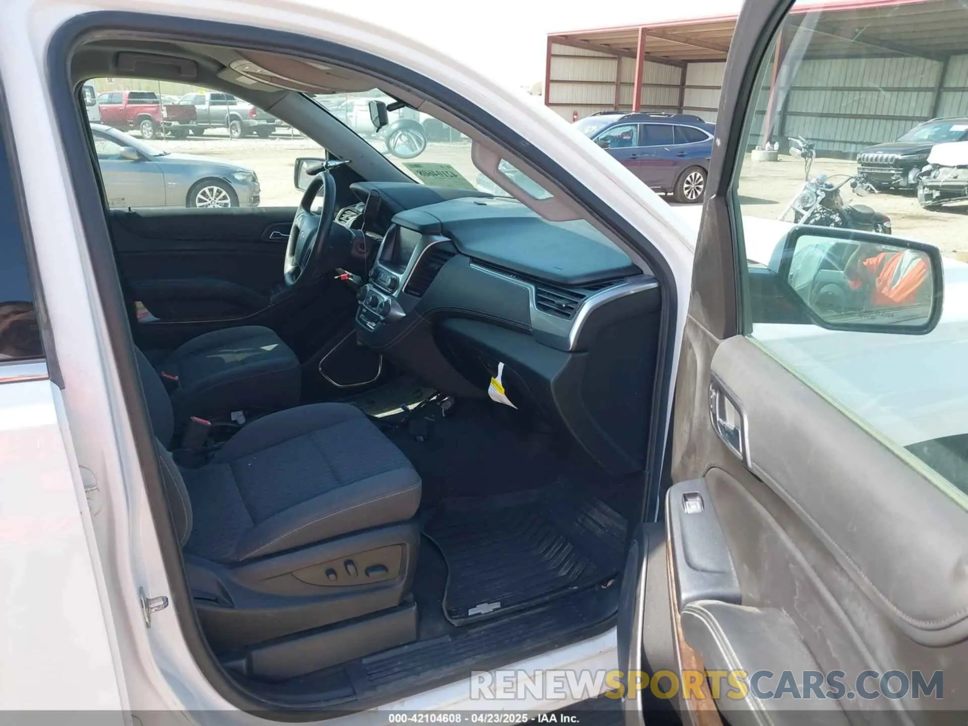 5 Photograph of a damaged car 1GNSKDEC8LR258254 CHEVROLET TAHOE 2020