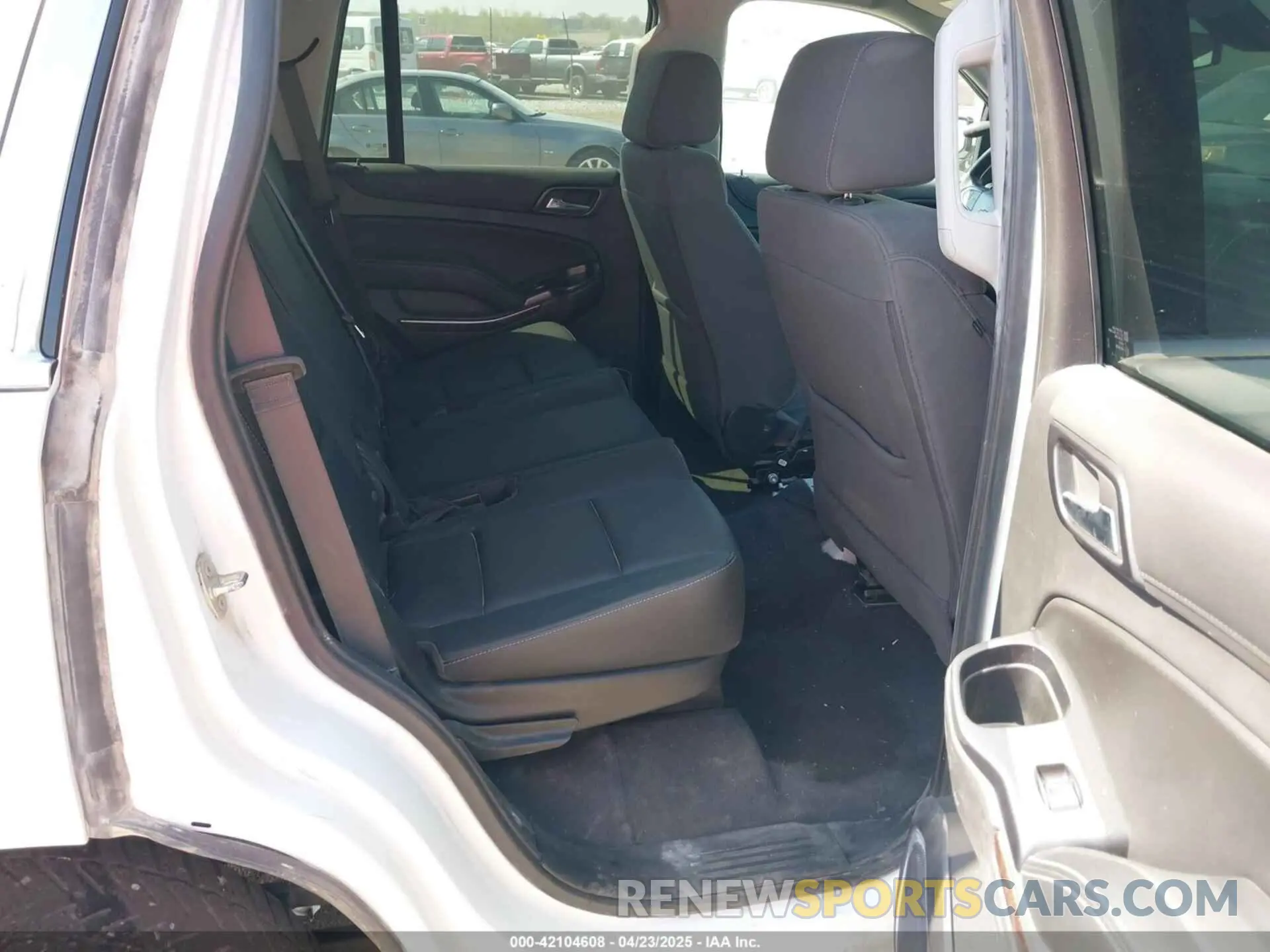 8 Photograph of a damaged car 1GNSKDEC8LR258254 CHEVROLET TAHOE 2020