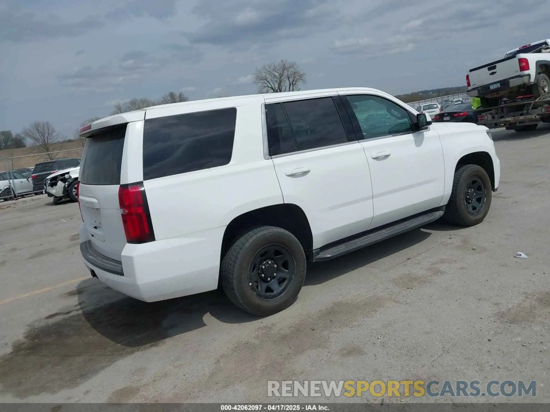4 Фотография поврежденного автомобиля 1GNSKDEC9LR260983 CHEVROLET TAHOE 2020