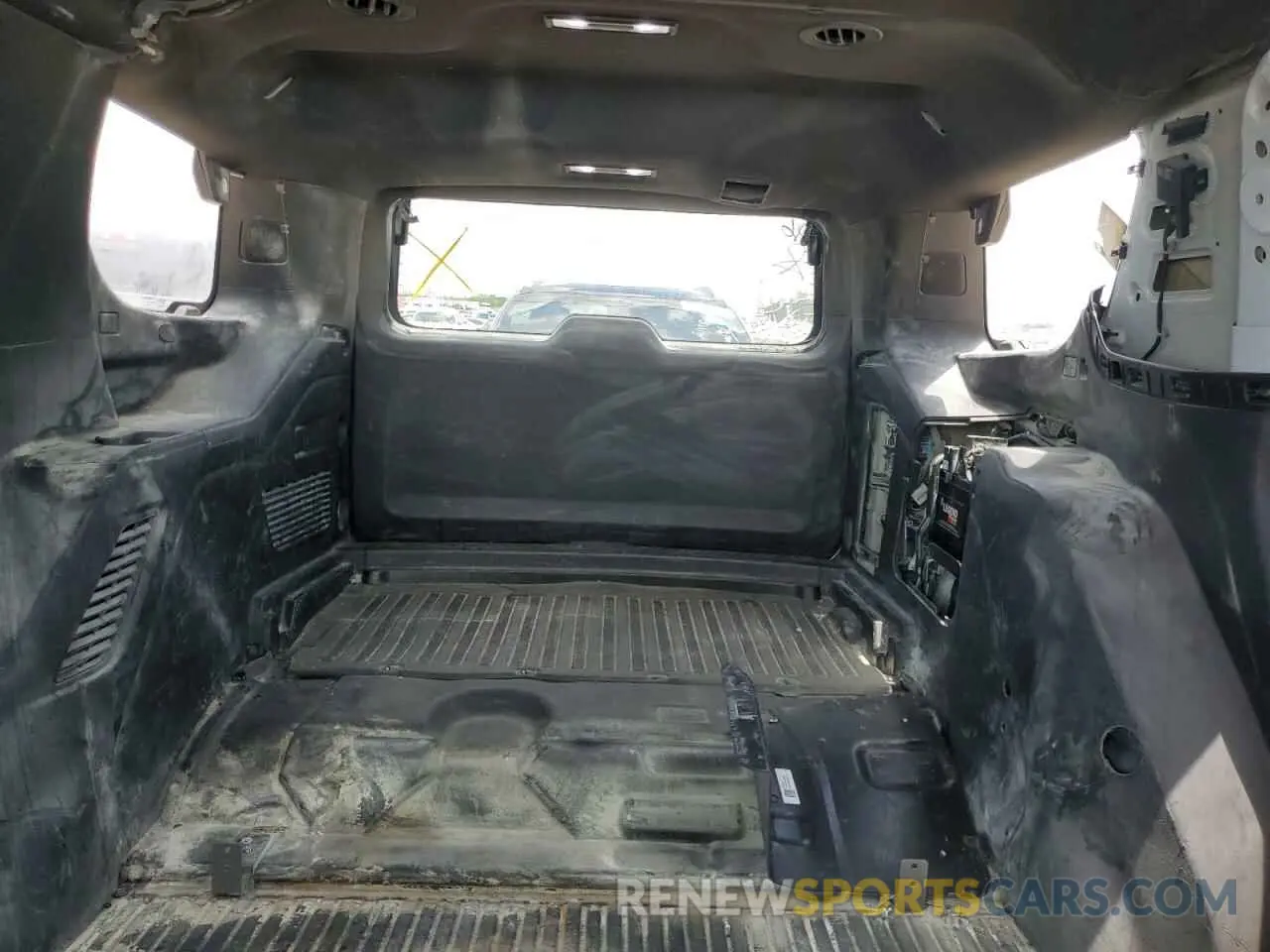 10 Фотография поврежденного автомобиля 1GBSCLED3MR296330 CHEVROLET TAHOE 2021