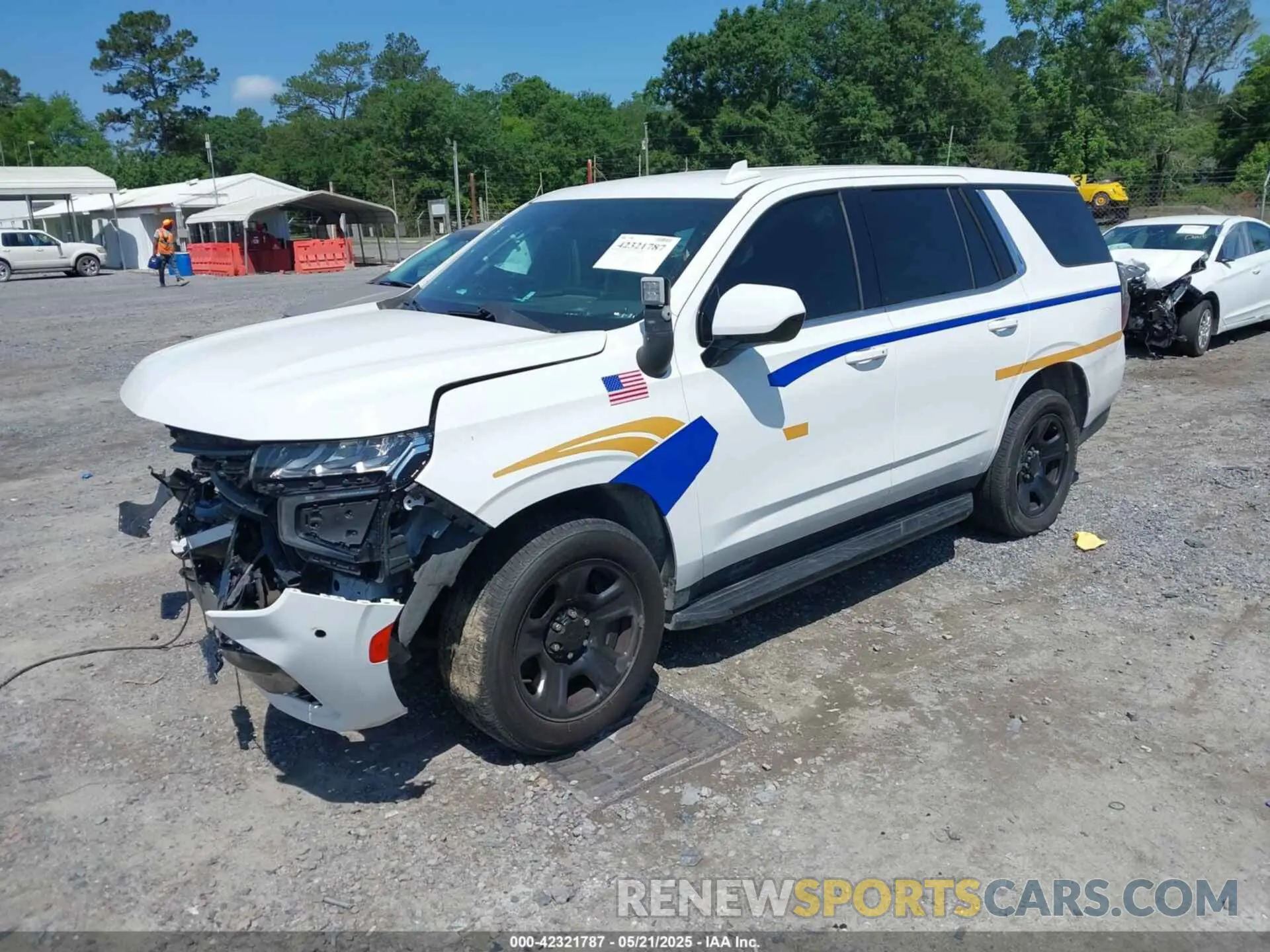 2 Фотография поврежденного автомобиля 1GNSCLED2MR433647 CHEVROLET TAHOE 2021