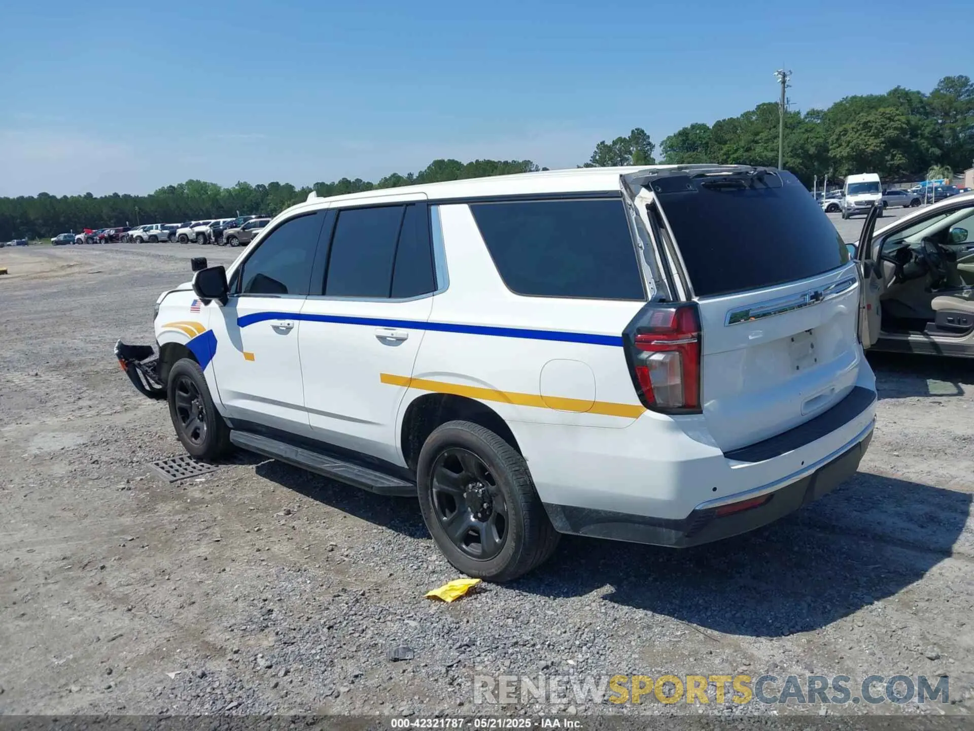3 Фотография поврежденного автомобиля 1GNSCLED2MR433647 CHEVROLET TAHOE 2021