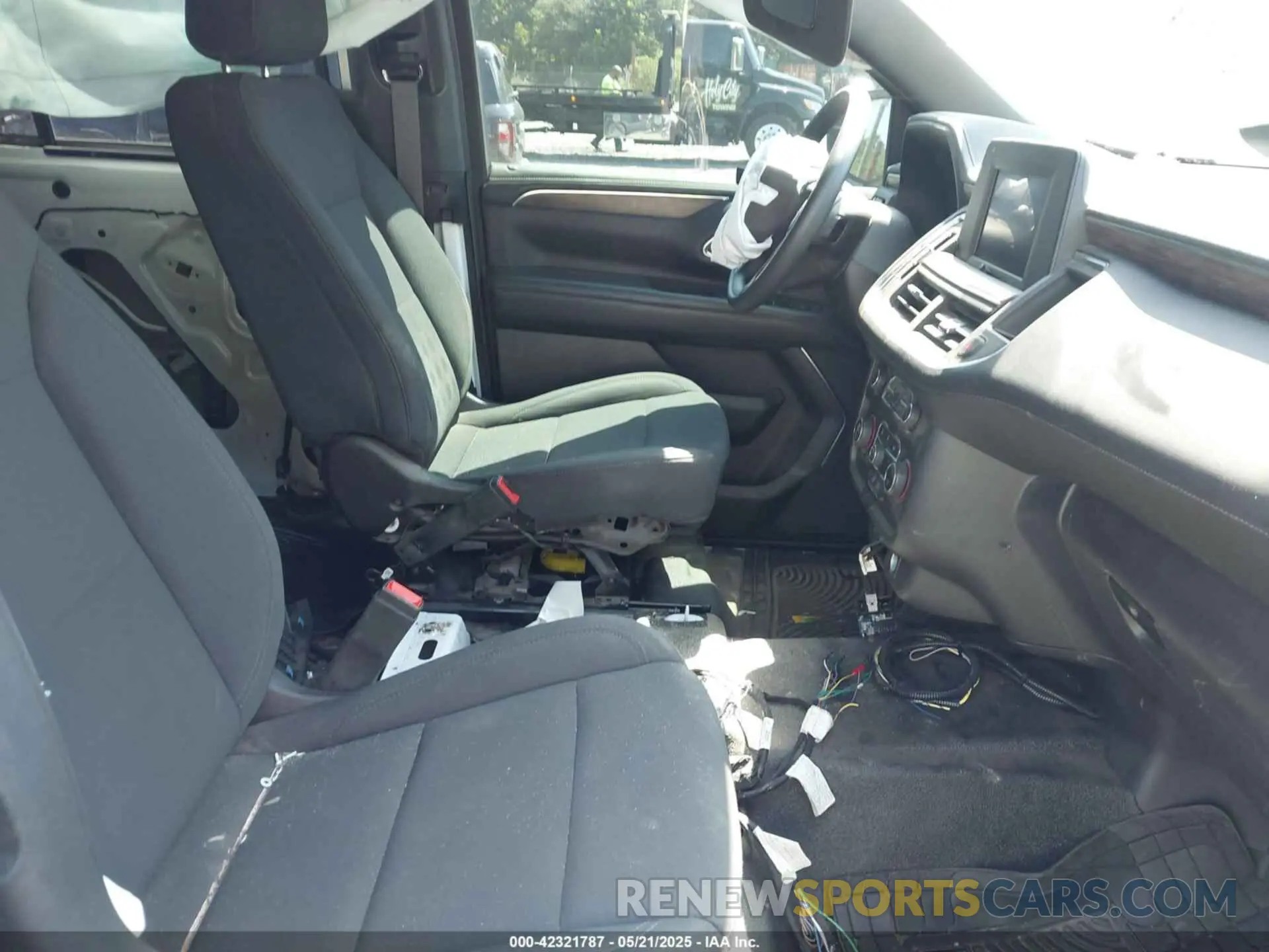 5 Фотография поврежденного автомобиля 1GNSCLED2MR433647 CHEVROLET TAHOE 2021
