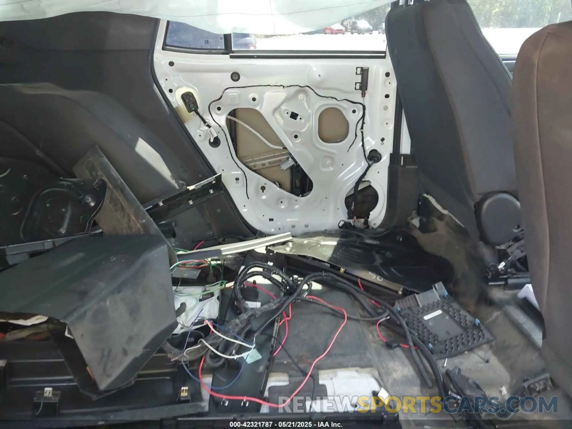 8 Фотография поврежденного автомобиля 1GNSCLED2MR433647 CHEVROLET TAHOE 2021