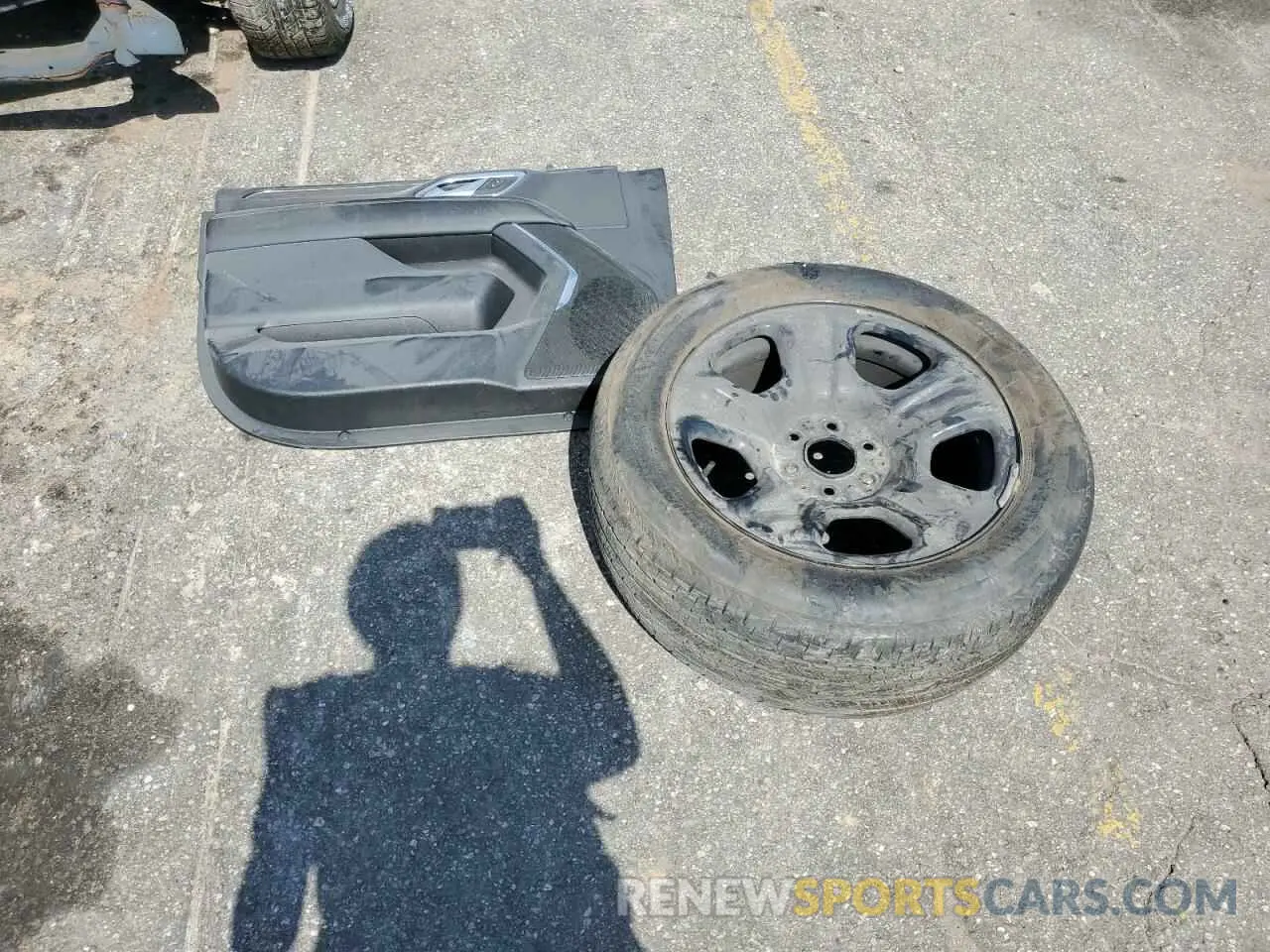 12 Photograph of a damaged car 1GNSCLED3MR458377 CHEVROLET TAHOE 2021