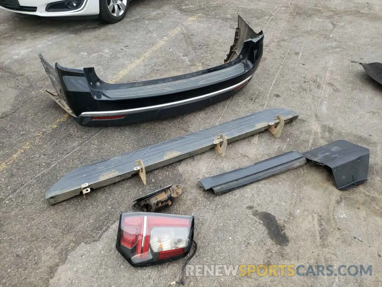 13 Photograph of a damaged car 1GNSCLED8MR450579 CHEVROLET TAHOE 2021