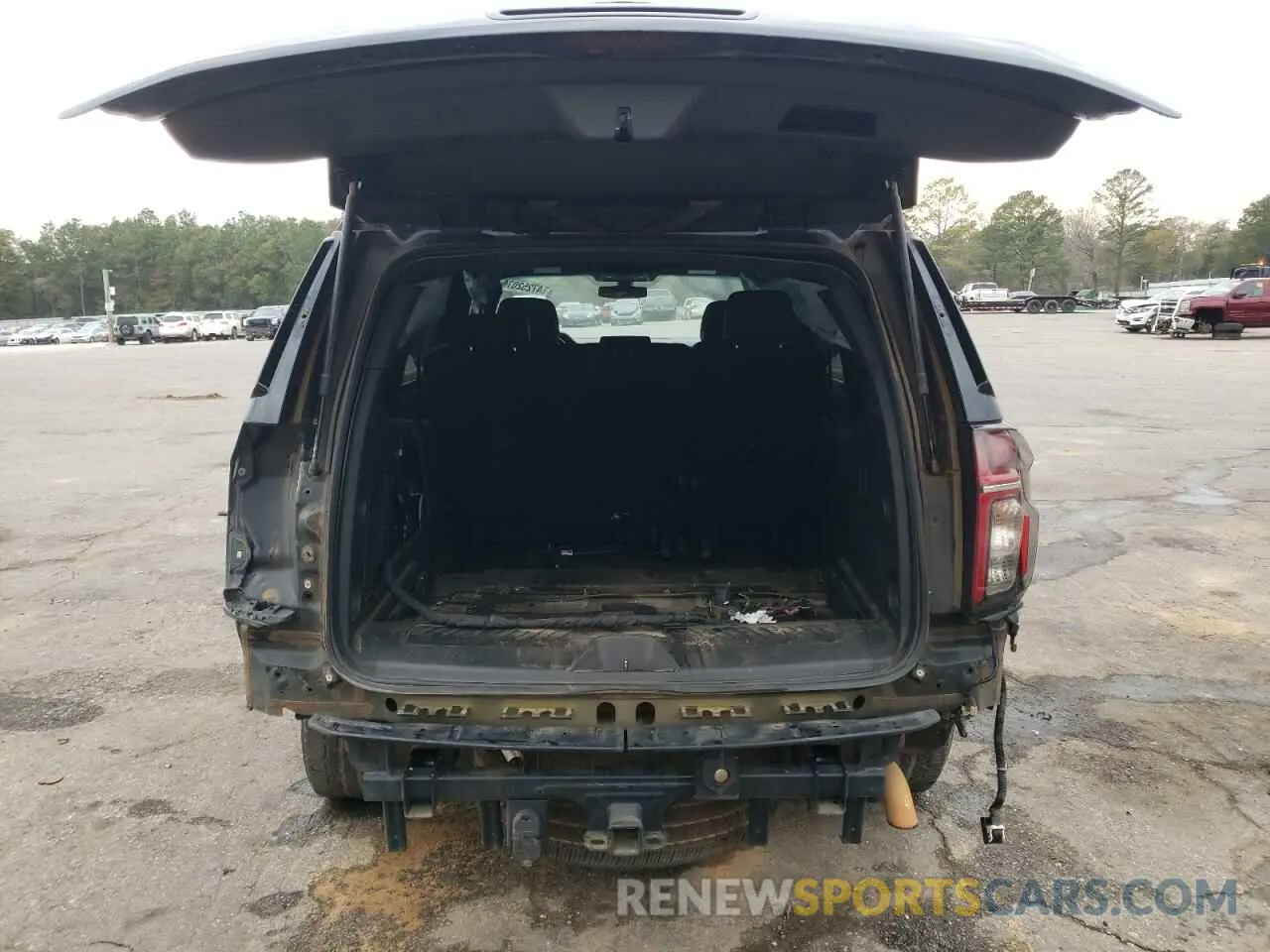 6 Photograph of a damaged car 1GNSCLED8MR450579 CHEVROLET TAHOE 2021