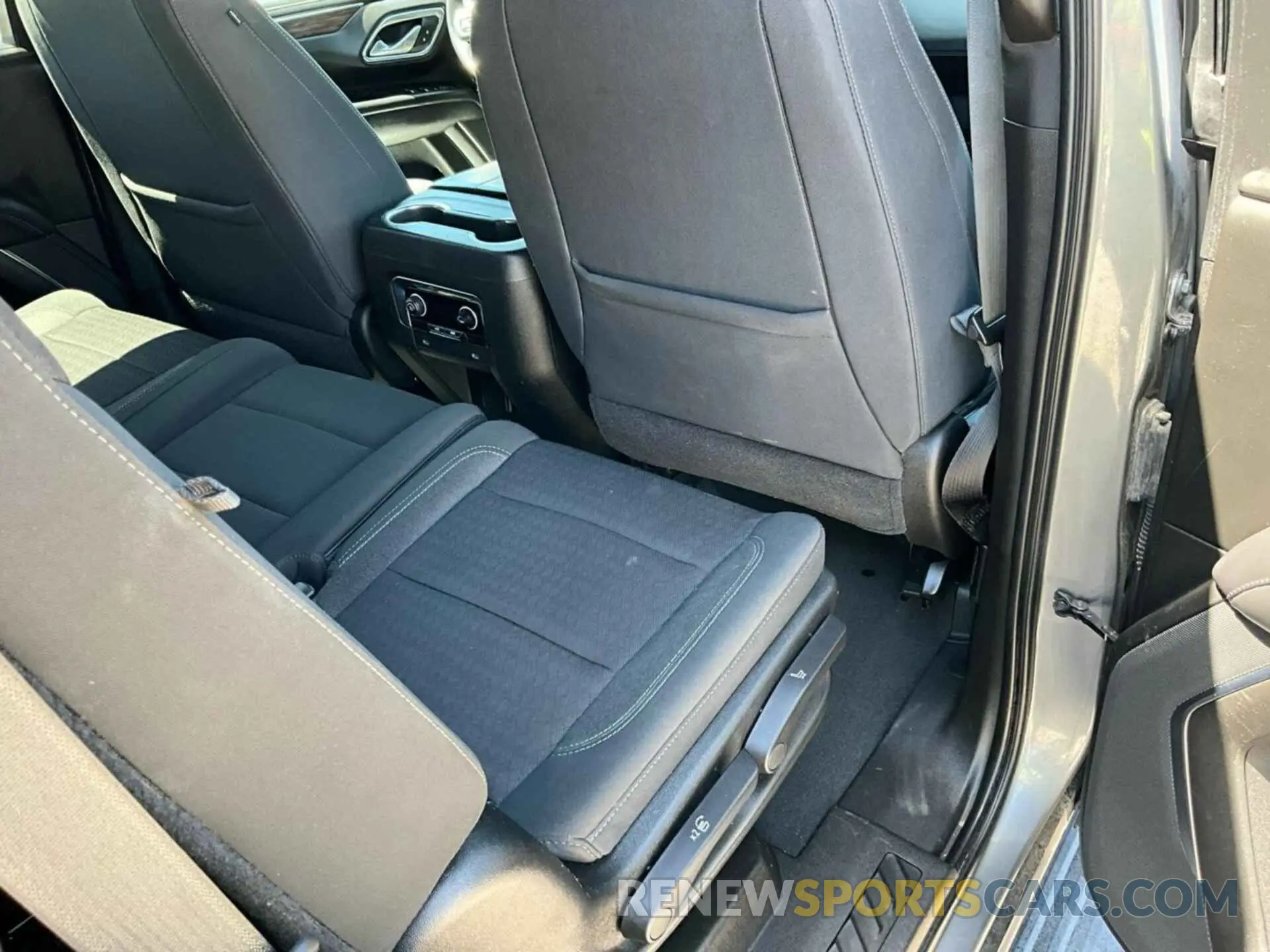 2 Фотография поврежденного автомобиля 1GNSCMKD2MR248993 CHEVROLET TAHOE 2021