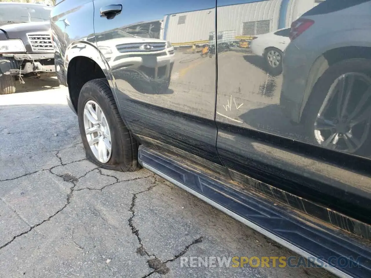 13 Photograph of a damaged car 1GNSCNKD0MR222527 CHEVROLET TAHOE 2021