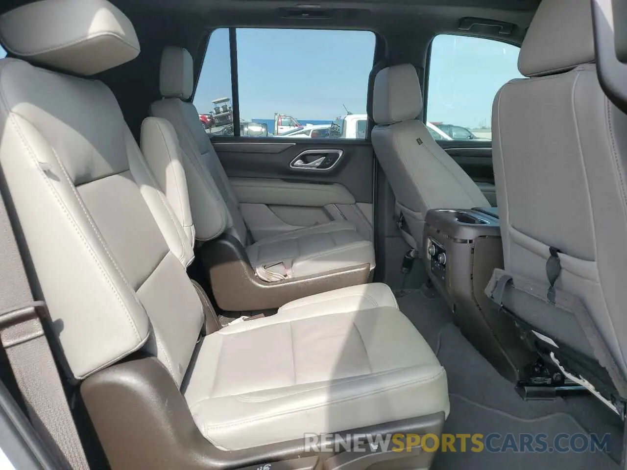 11 Photograph of a damaged car 1GNSCNKD9MR171979 CHEVROLET TAHOE 2021