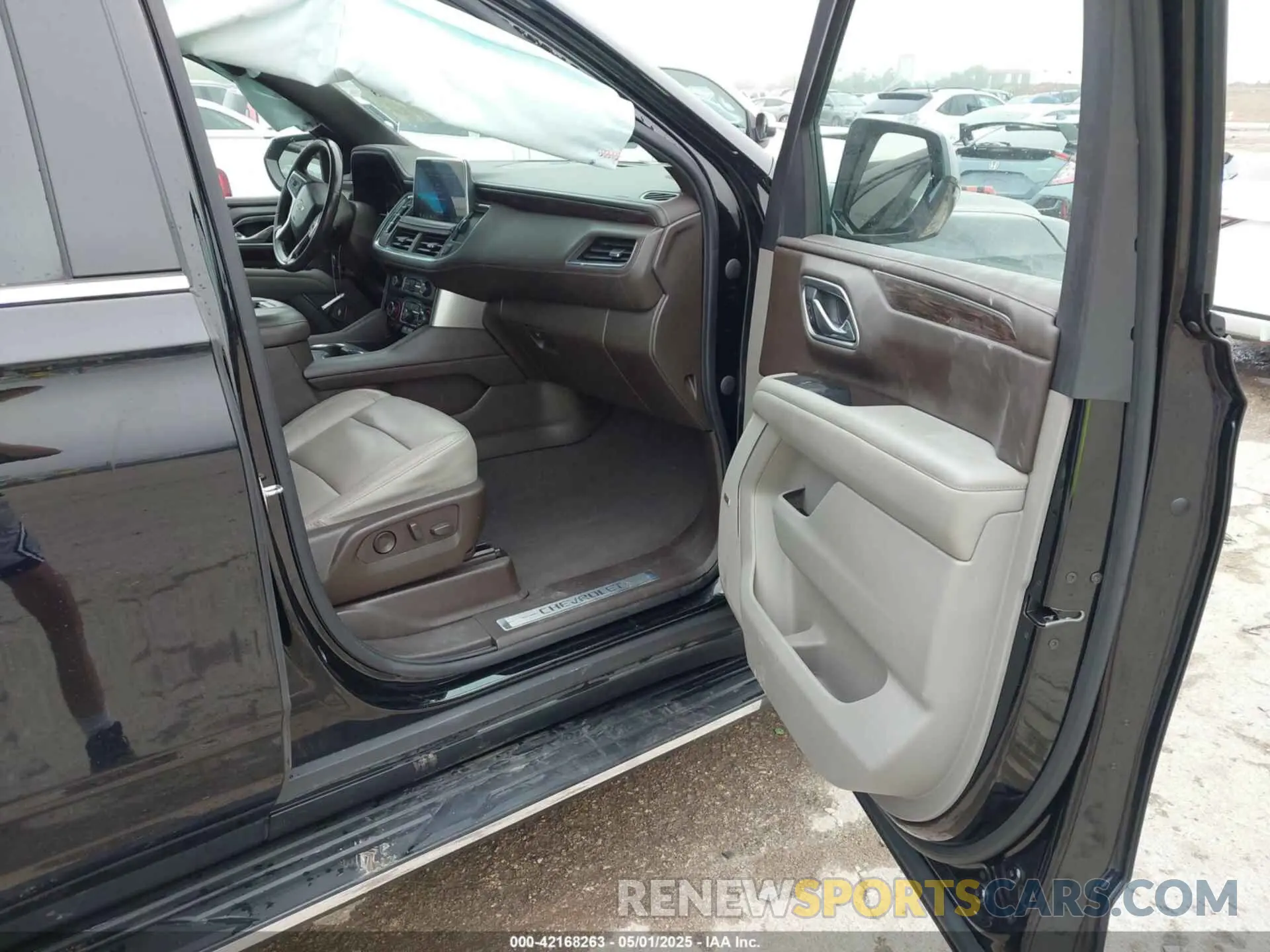 5 Photograph of a damaged car 1GNSCNKDXMR172381 CHEVROLET TAHOE 2021
