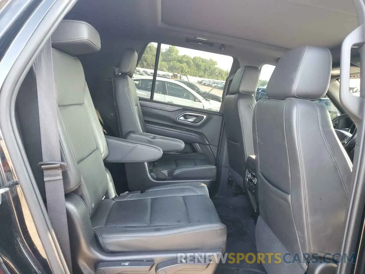 11 Photograph of a damaged car 1GNSCNKT0MR307343 CHEVROLET TAHOE 2021