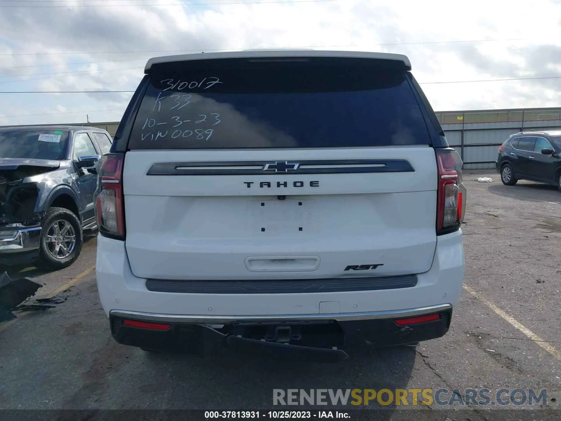 16 Photograph of a damaged car 1GNSCRKD9MR390089 CHEVROLET TAHOE 2021